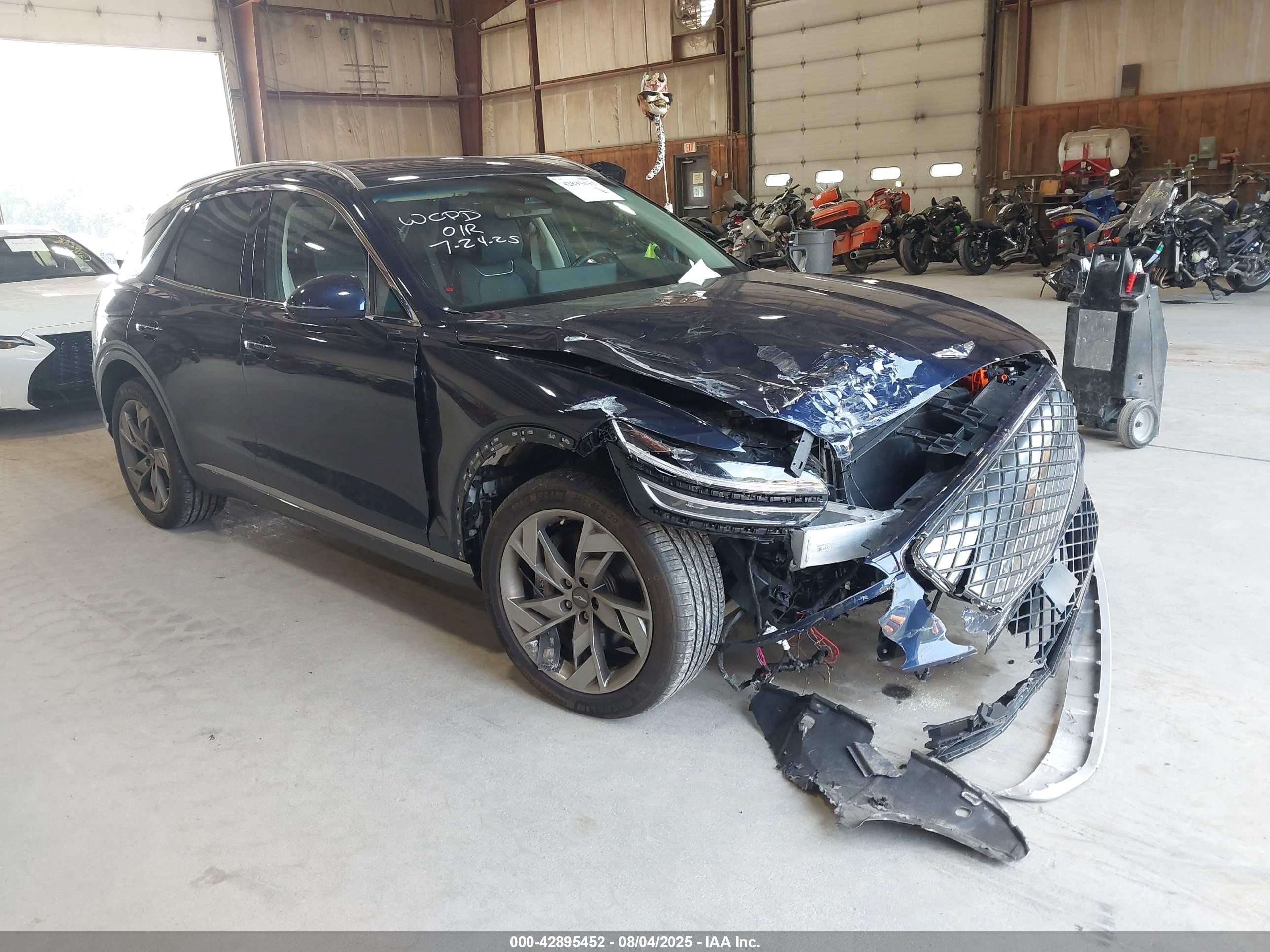 2024 Genesis GV70 Advanced, VIN 5NMMCET1XRH001440 — Front end