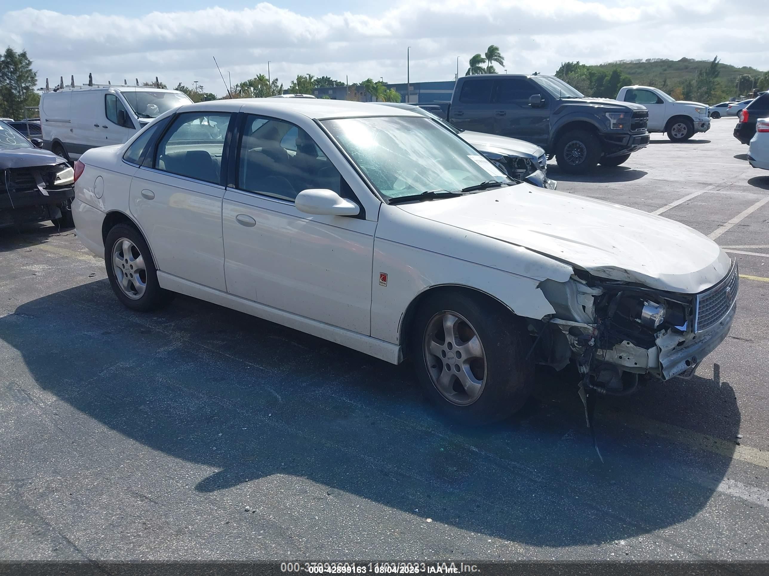 2004 Saturn L L300 2, VIN 1G8JD54R24Y515548 — Front end