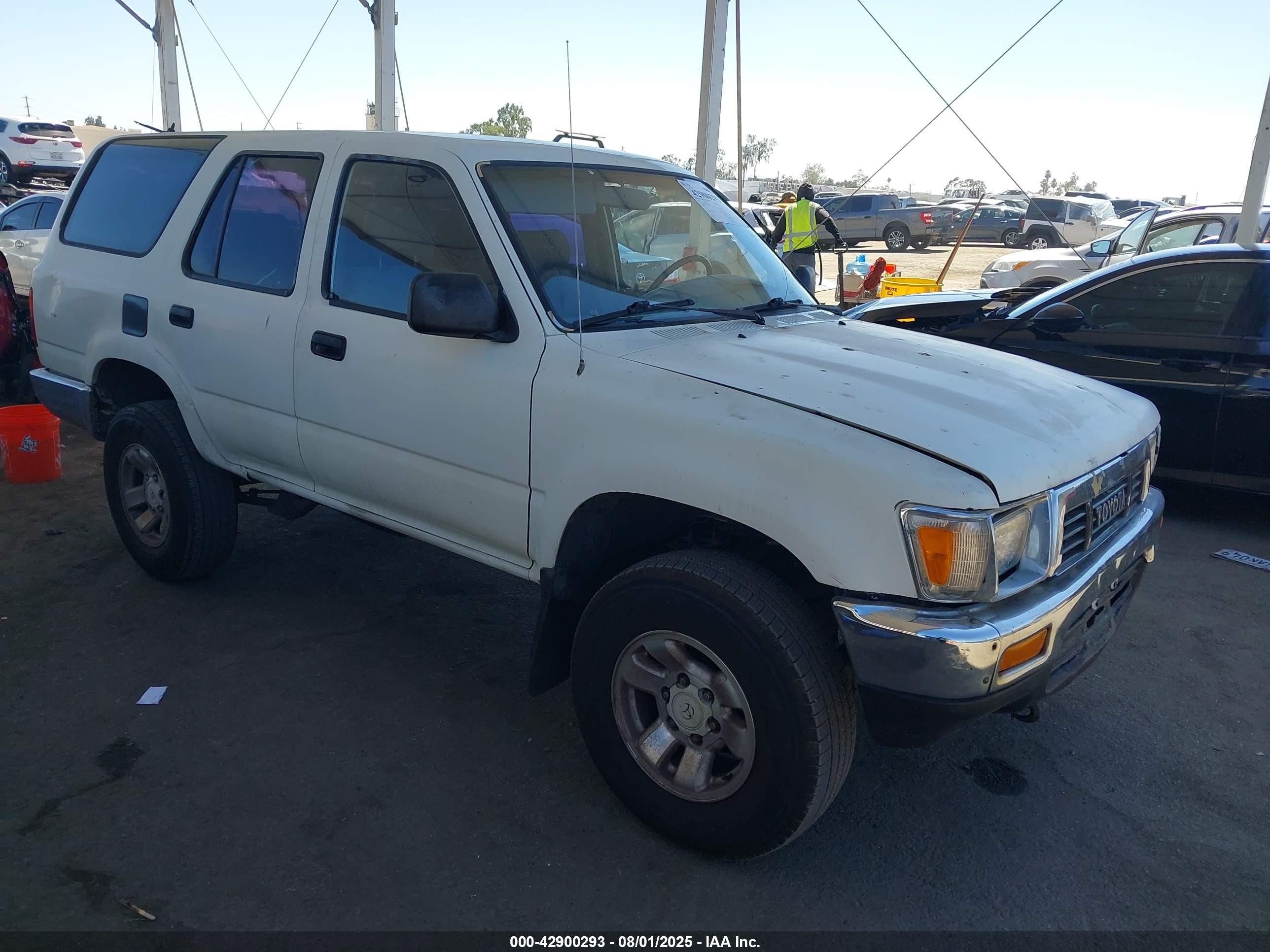 1990 Toyota 4Runner, VIN JT3RN27V2L0000886 — Side