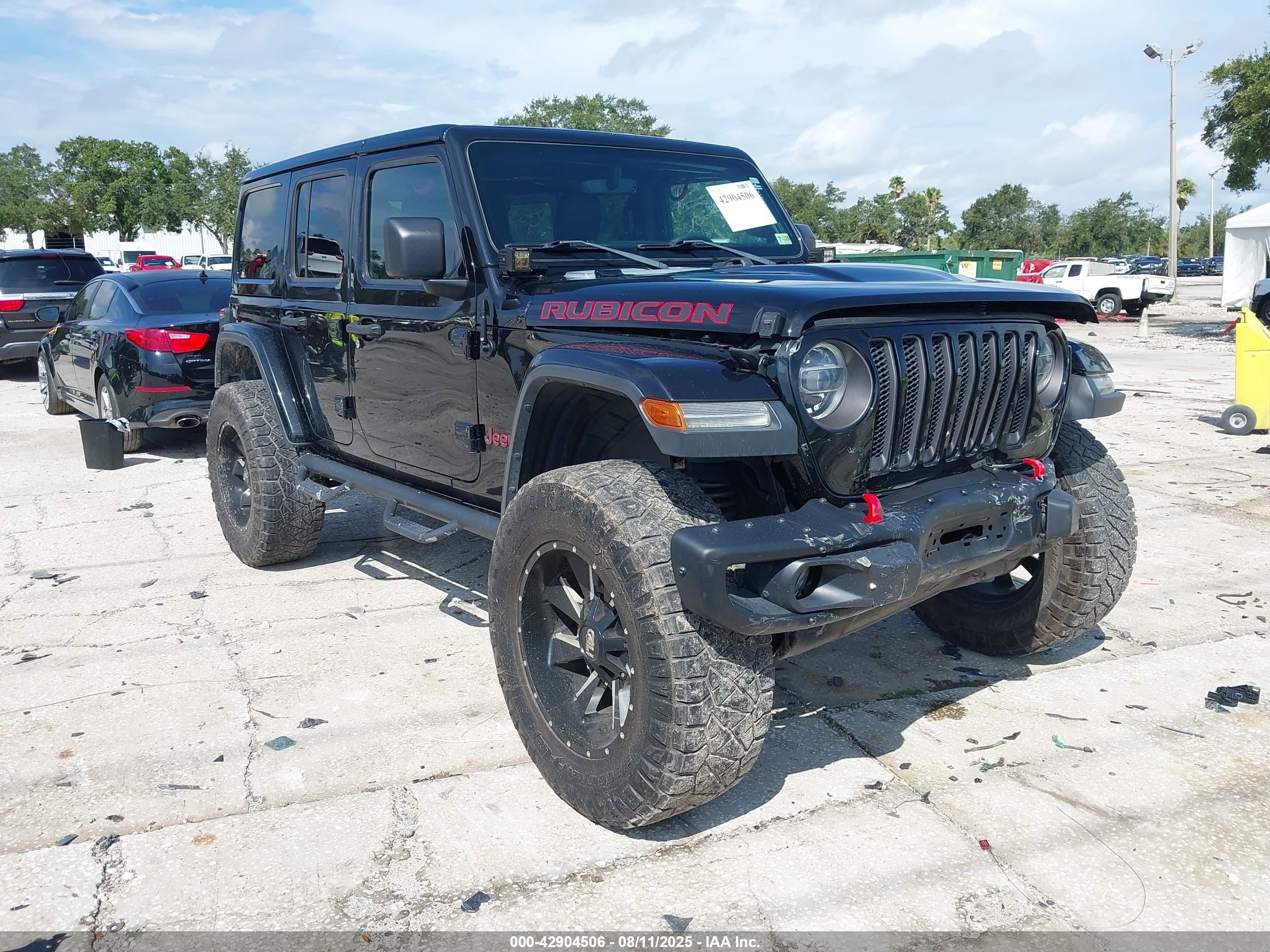 2018 Jeep Wrangler Unlimited Rubicon, VIN 1C4HJXFG6JW221579 — Front end