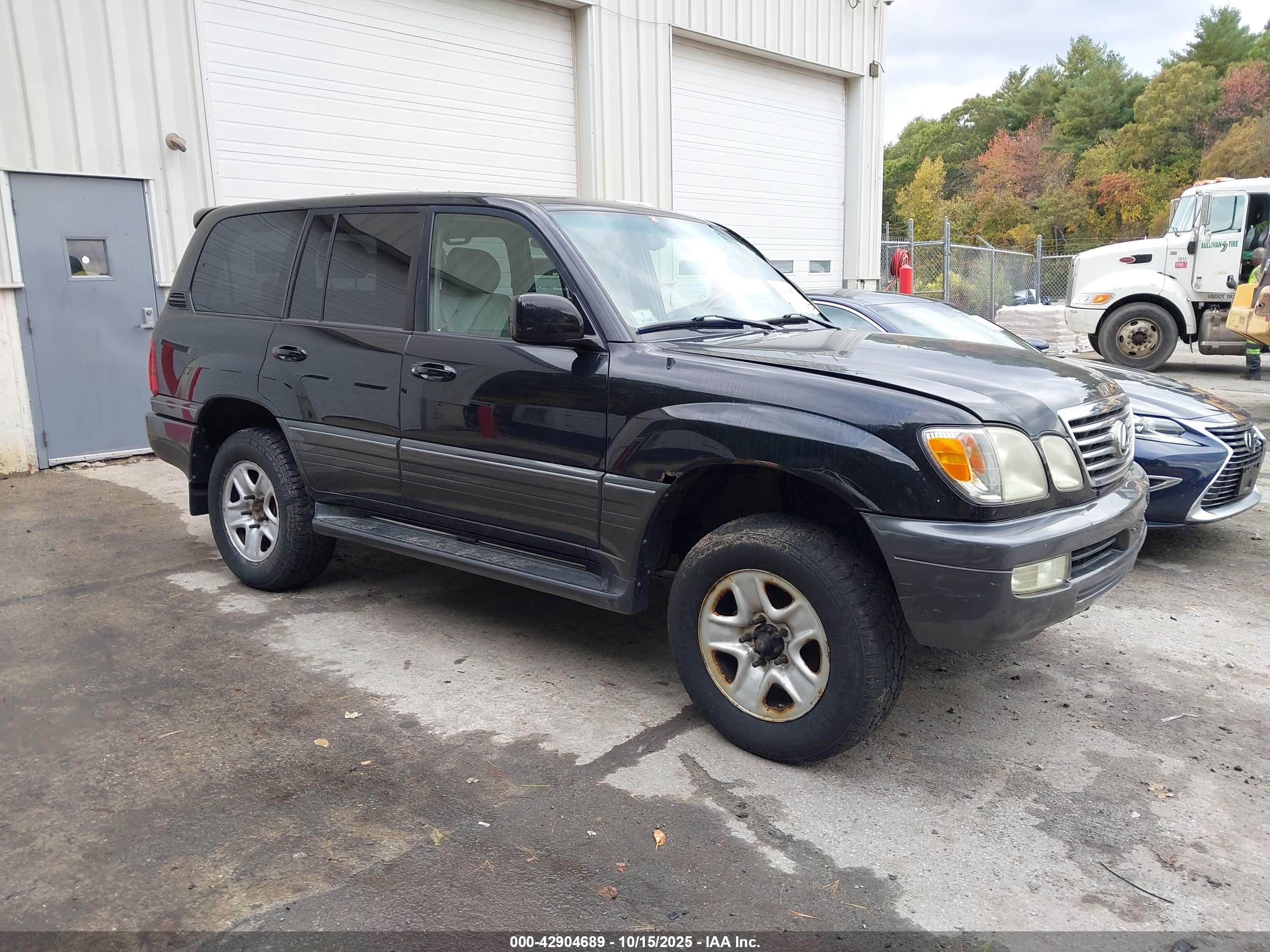 2007 Lexus LX 470, VIN JTJHT00W874025582 — Front end