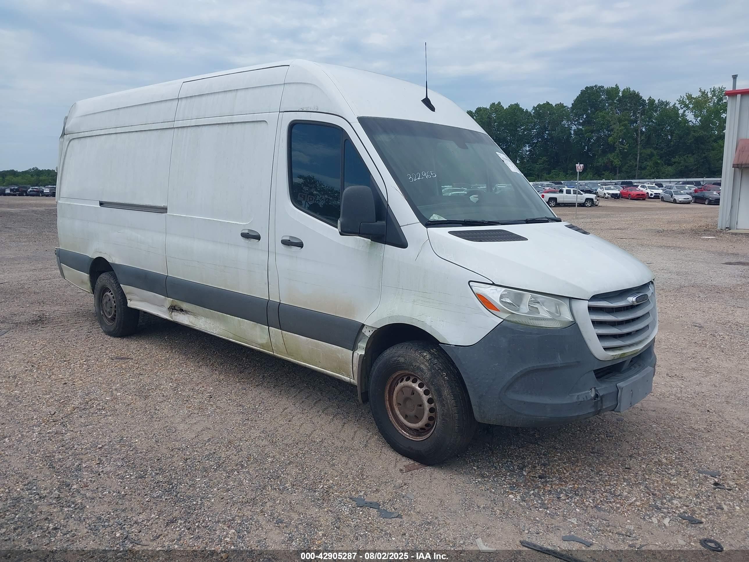 2019 Freightliner Sprinter, VIN WDRPF1CD0KP061151 — Side