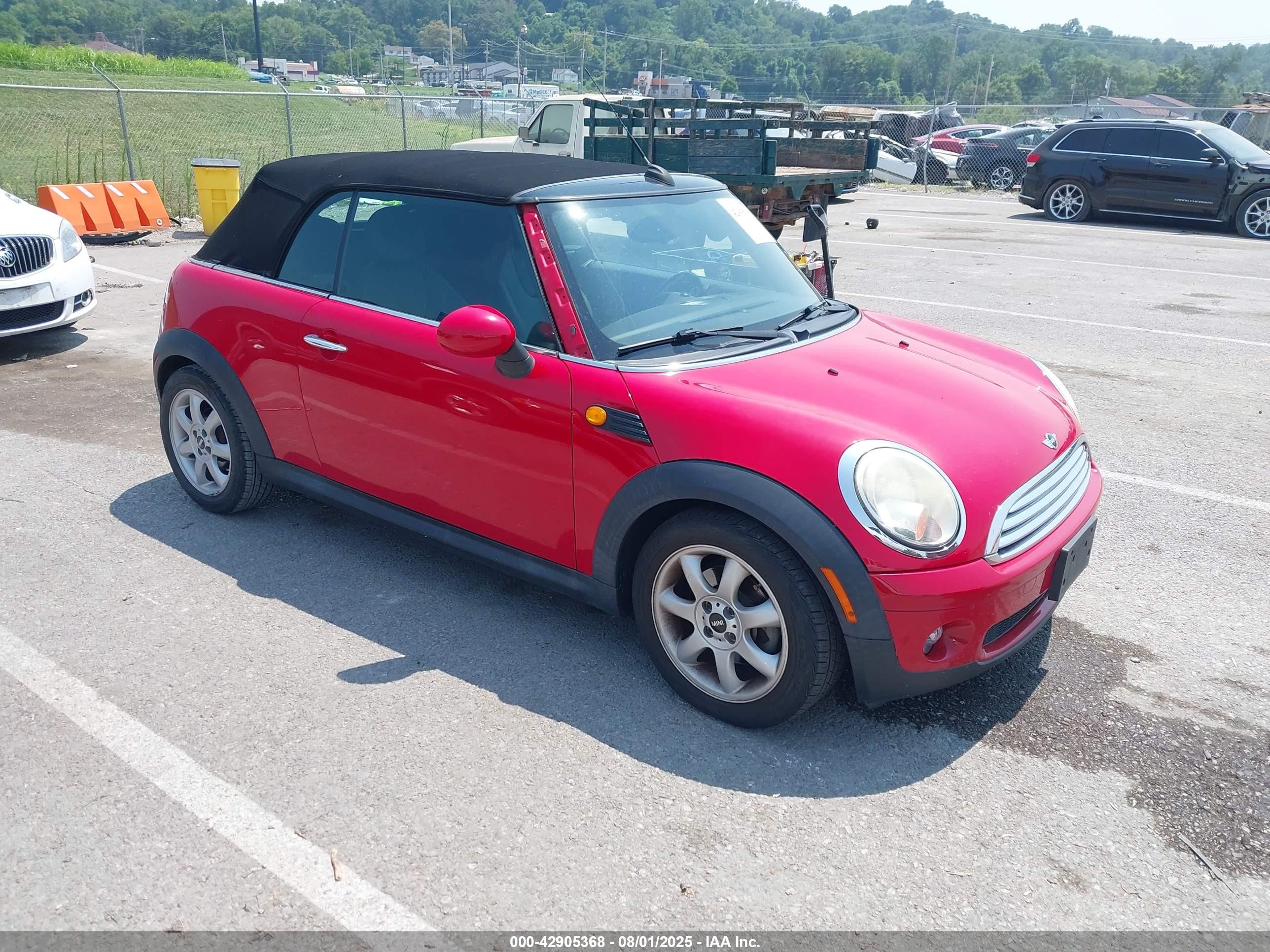 2010 MINI Convertible, VIN WMWMR3C58ATU96890 — Зад