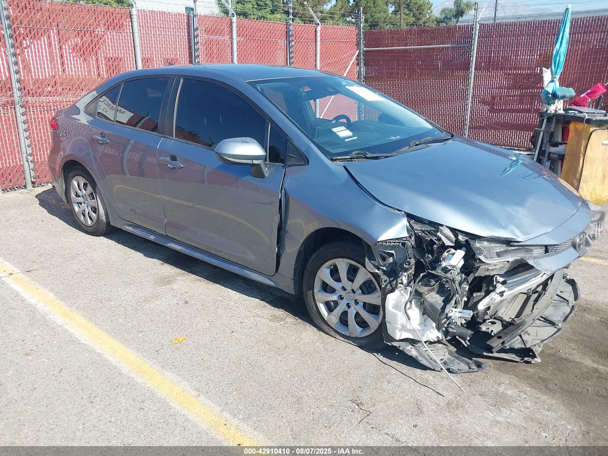 2021 Toyota Corolla LE, VIN JTDEPMAEXMJ159112 — Front end