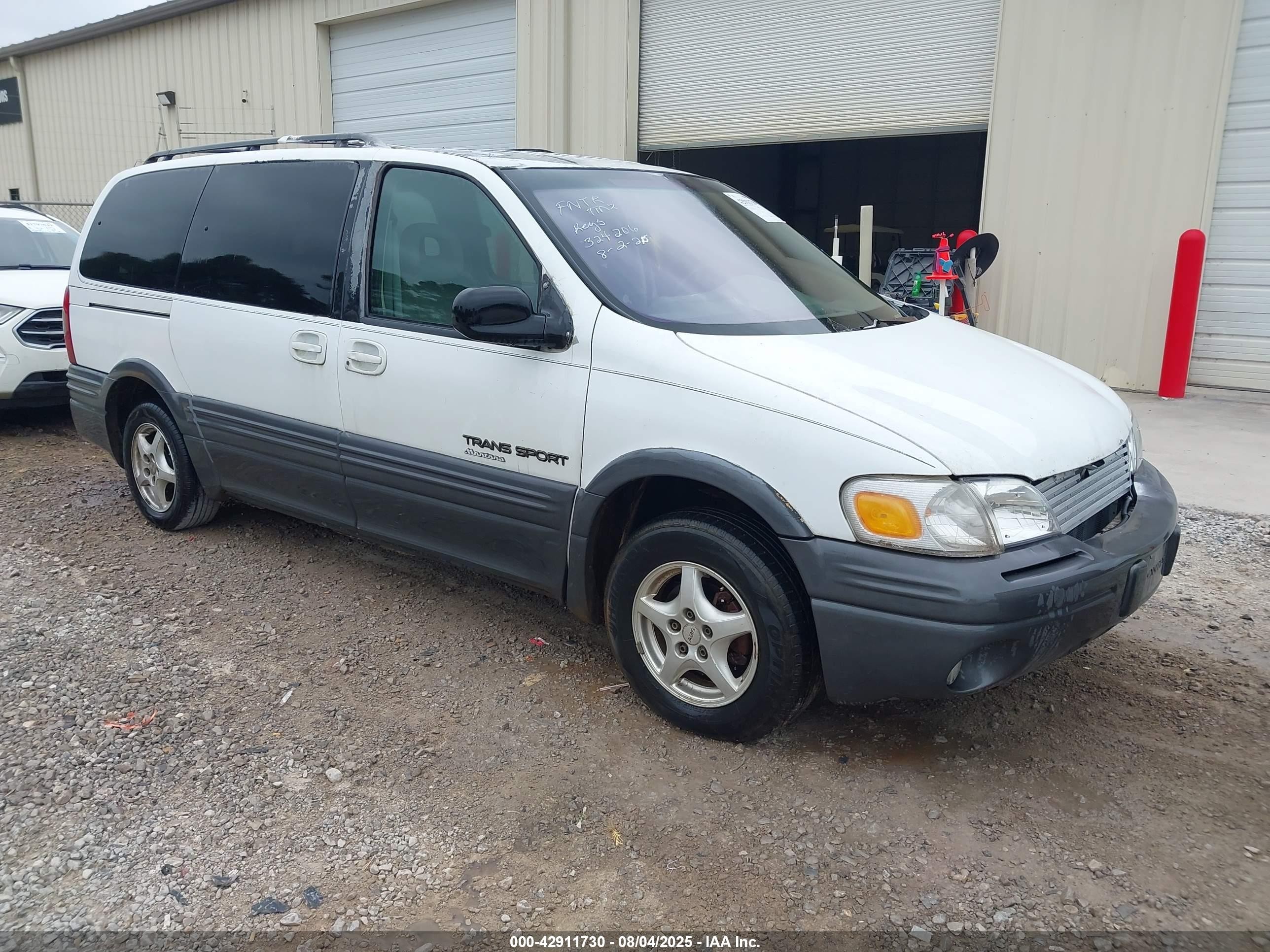 1998 Pontiac Trans Sport, VIN 1GMDX03E3WD324206 — Front end