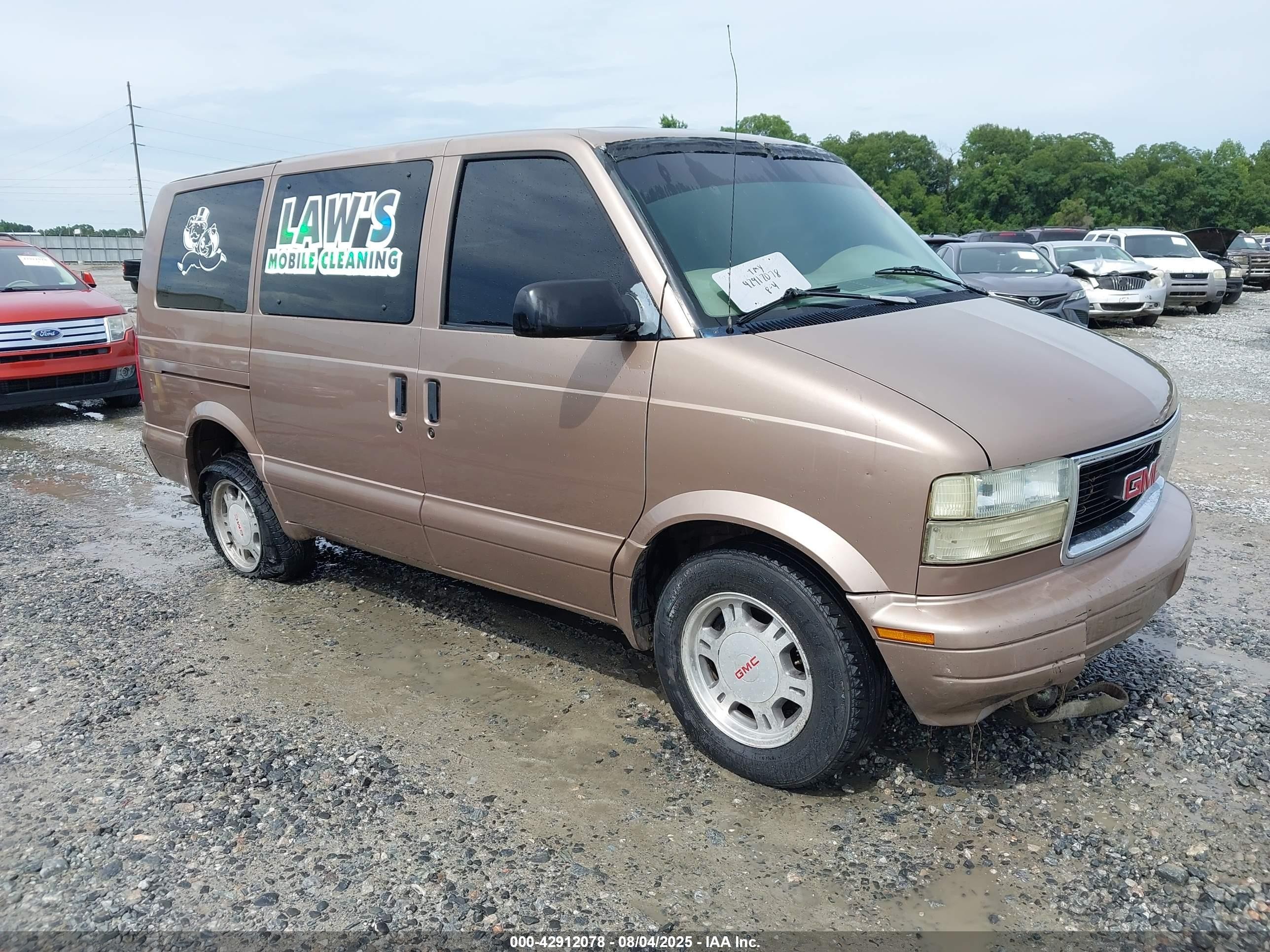 2003 GMC Safari, VIN 1GKDM19X83B515983 — Front end