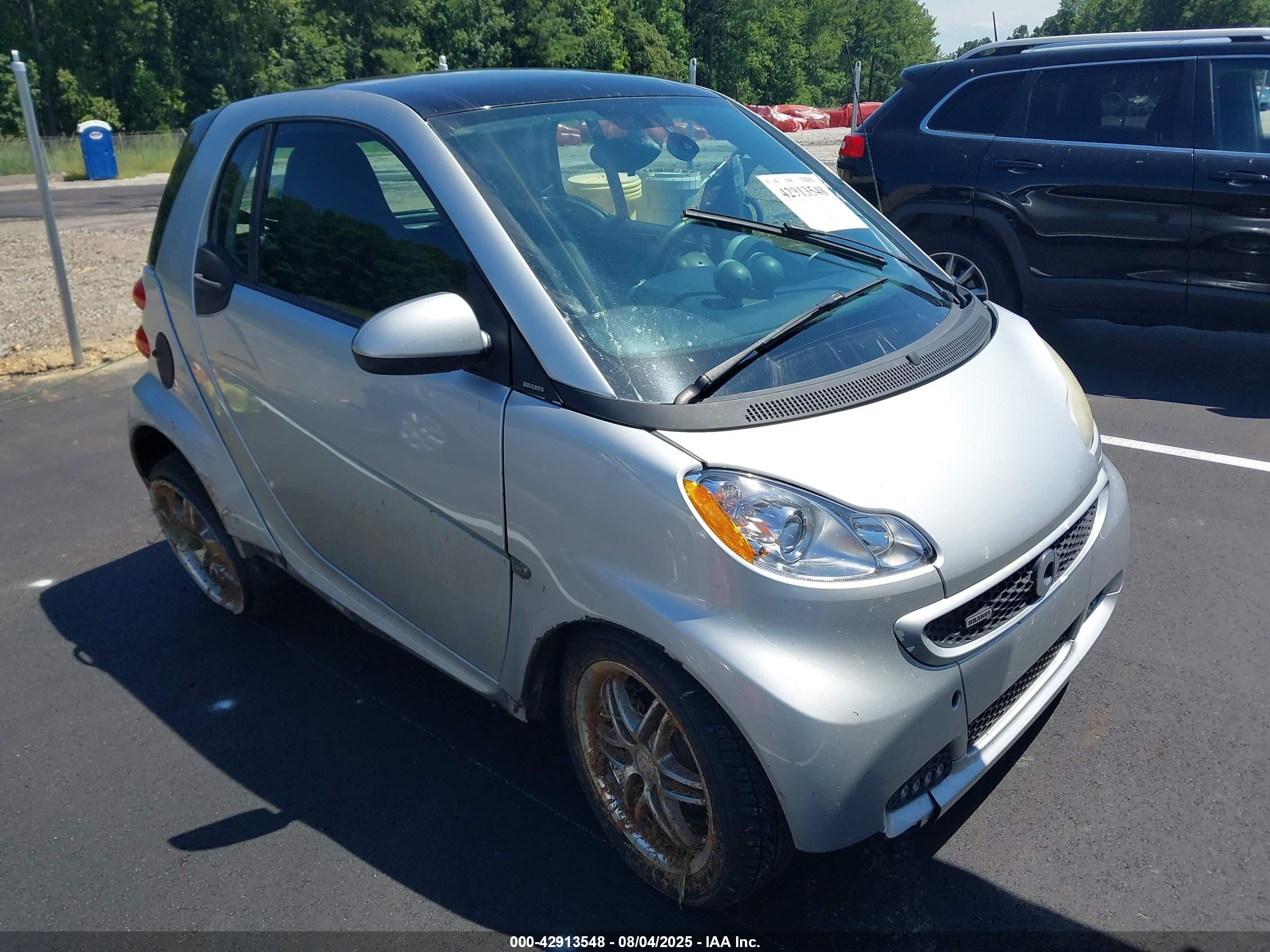 2015 Smart fortwo Passion, VIN WMEEJ3BA1FK792121 — Днище