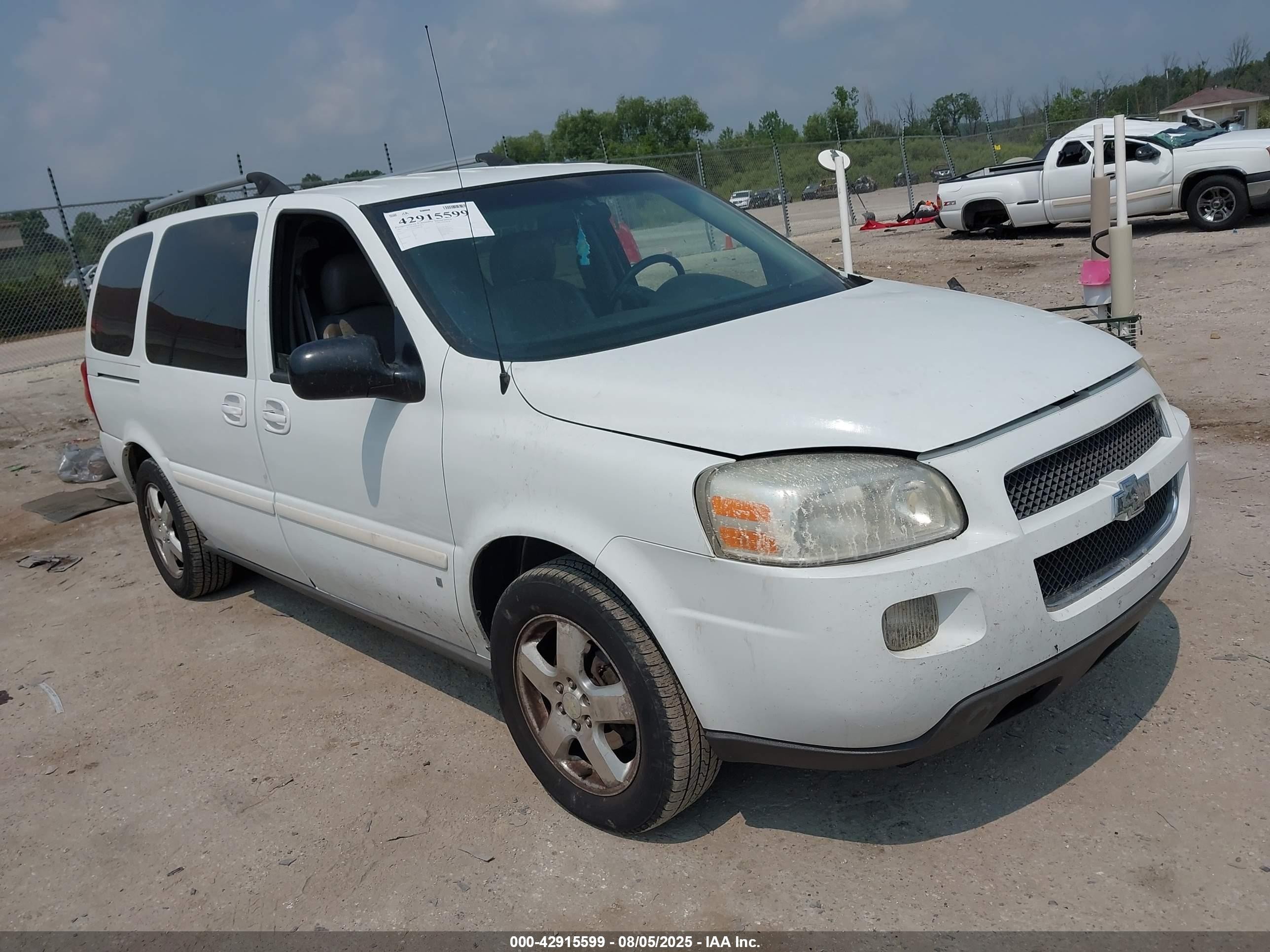 2007 Chevrolet Uplander 2LT, VIN 1GNDV33167D209388 — Front end