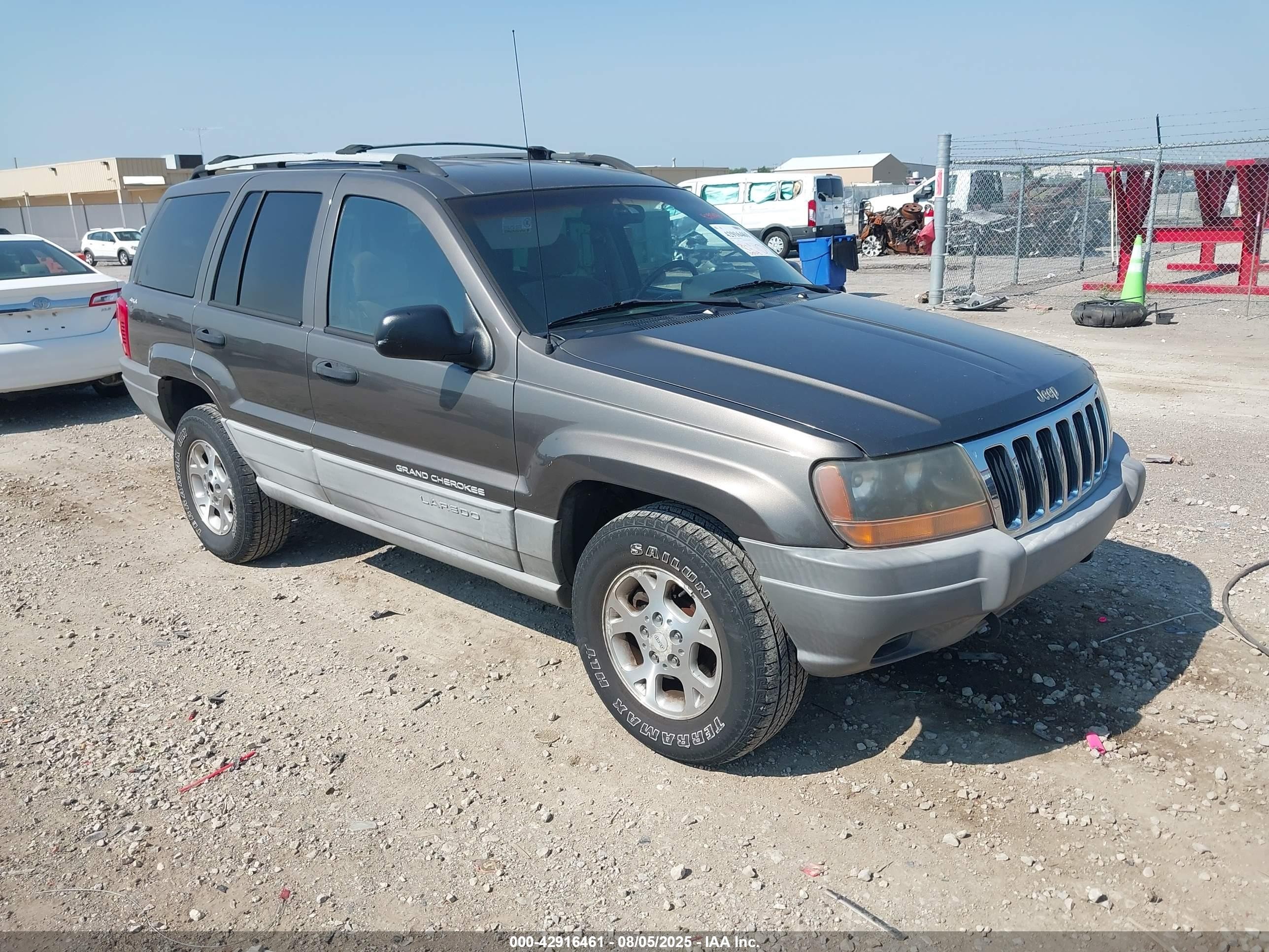 1999 Jeep Grand Cherokee Laredo, VIN 1J4GW58SXXC713197 — Rear end
