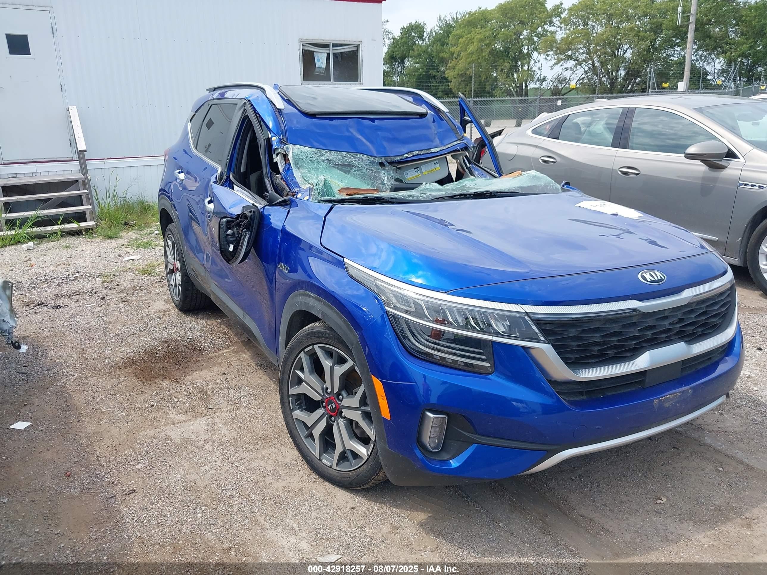 2021 Kia Seltos SX, VIN KNDETCA27M7109390 — Storm