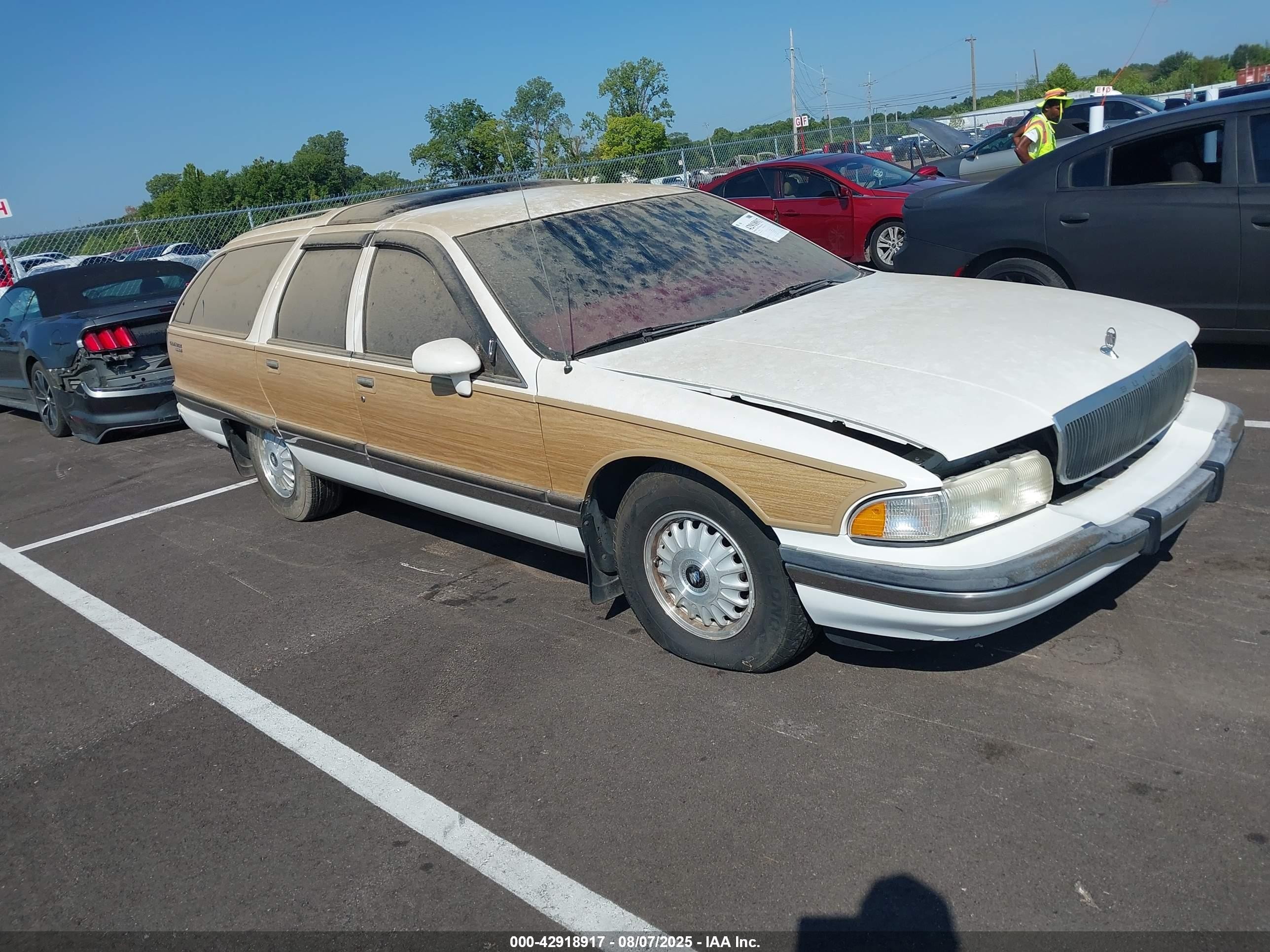 1993 Buick Roadmaster, VIN 1G4BR8376PW401433 — Бок