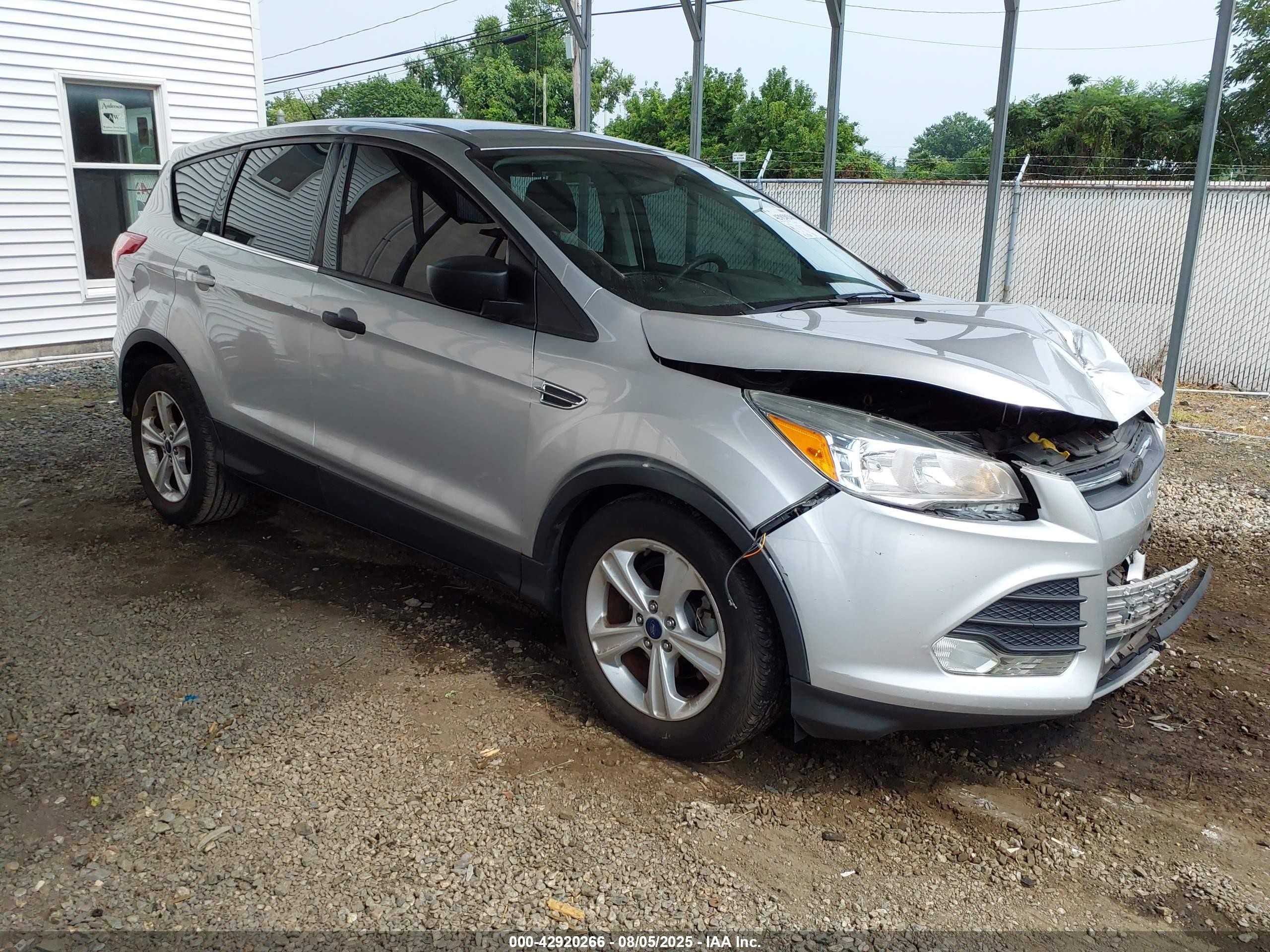 2015 Ford Escape S, VIN 1FMCU0F73FUA49518 — Front end