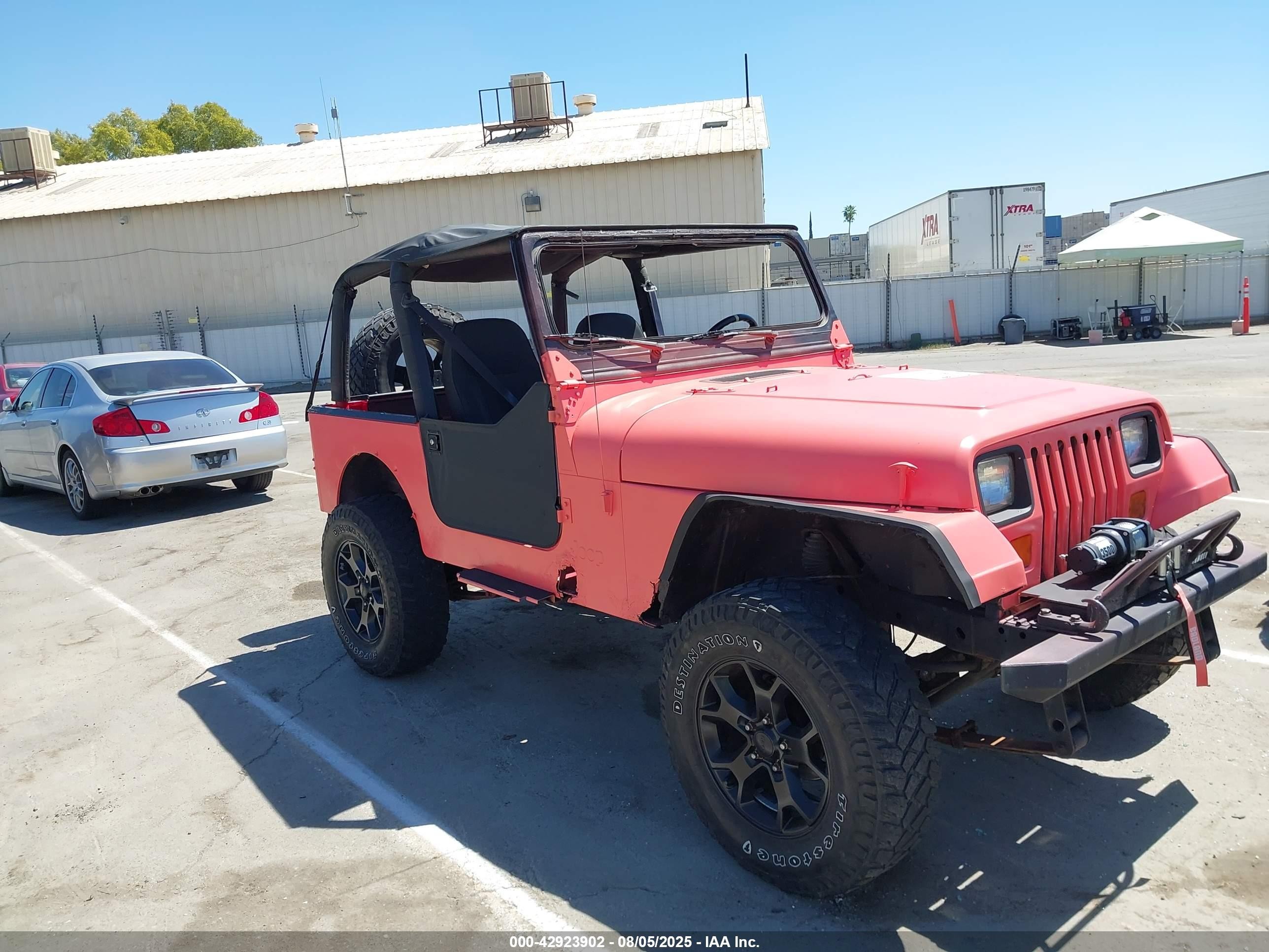 1992 Jeep Wrangler, VIN 2J4FY29S6NJ550604 — Side