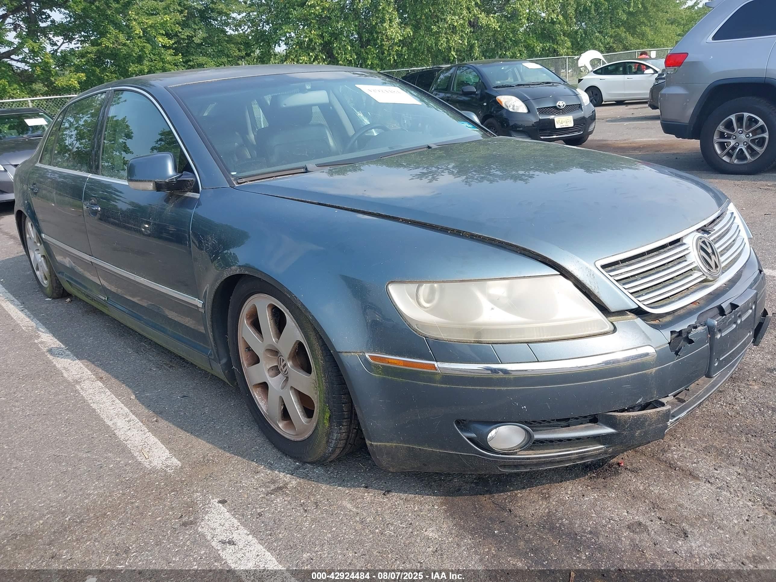 2004 Volkswagen Phaeton V8, VIN WVWAF63D248008614 — Biohazard / chemical