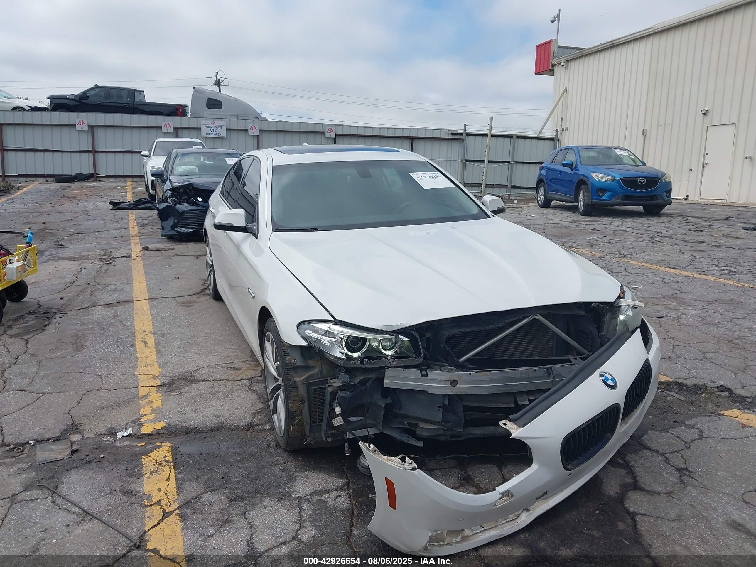 2016 BMW 5 Series 528i, VIN WBA5A5C52GG347044 — Front end