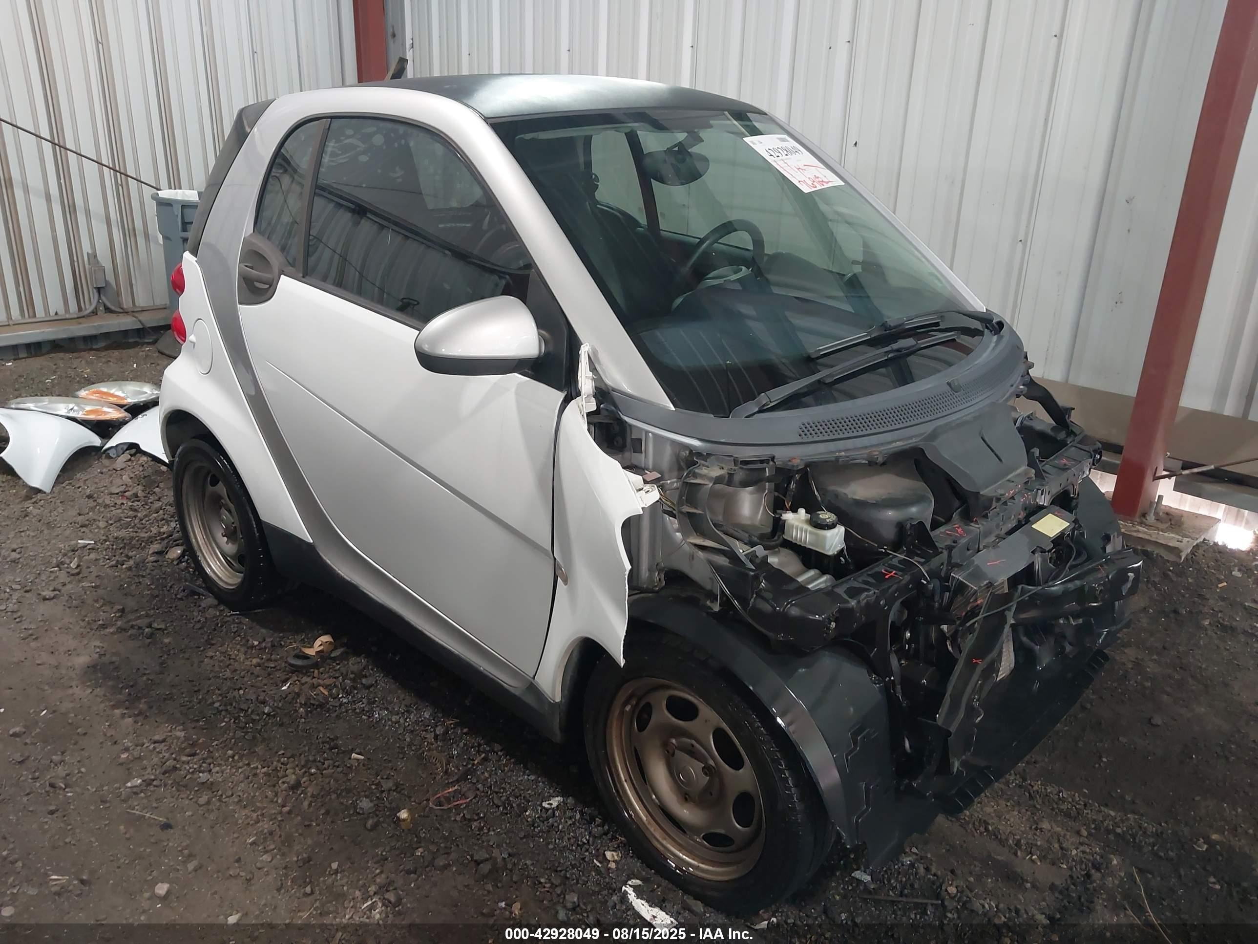 2012 Smart fortwo Pure, VIN WMEEJ3BA0CK577406 — Front end