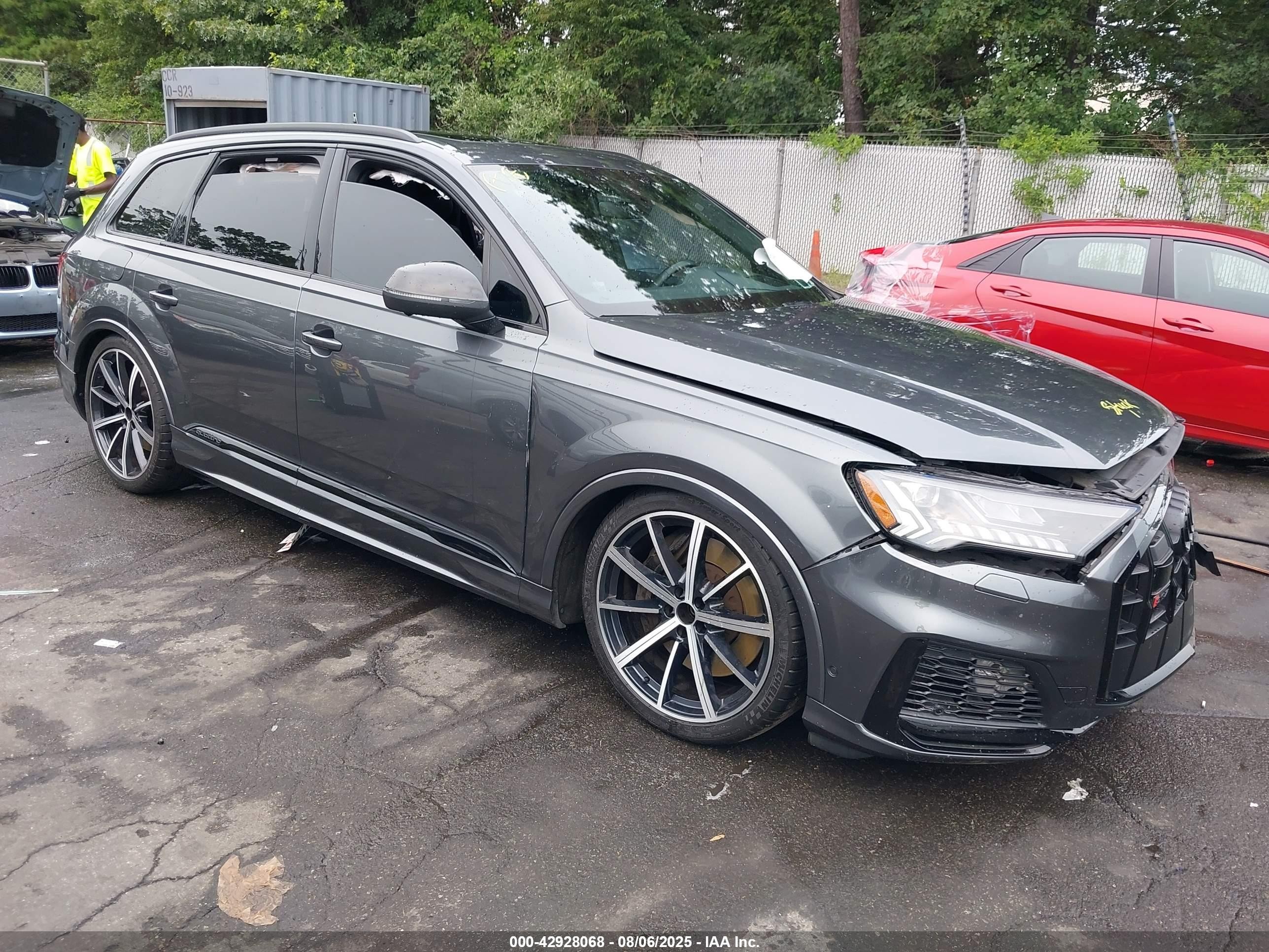2022 Audi SQ7 Prestige, VIN WA1VWBF78ND010497 — Перед