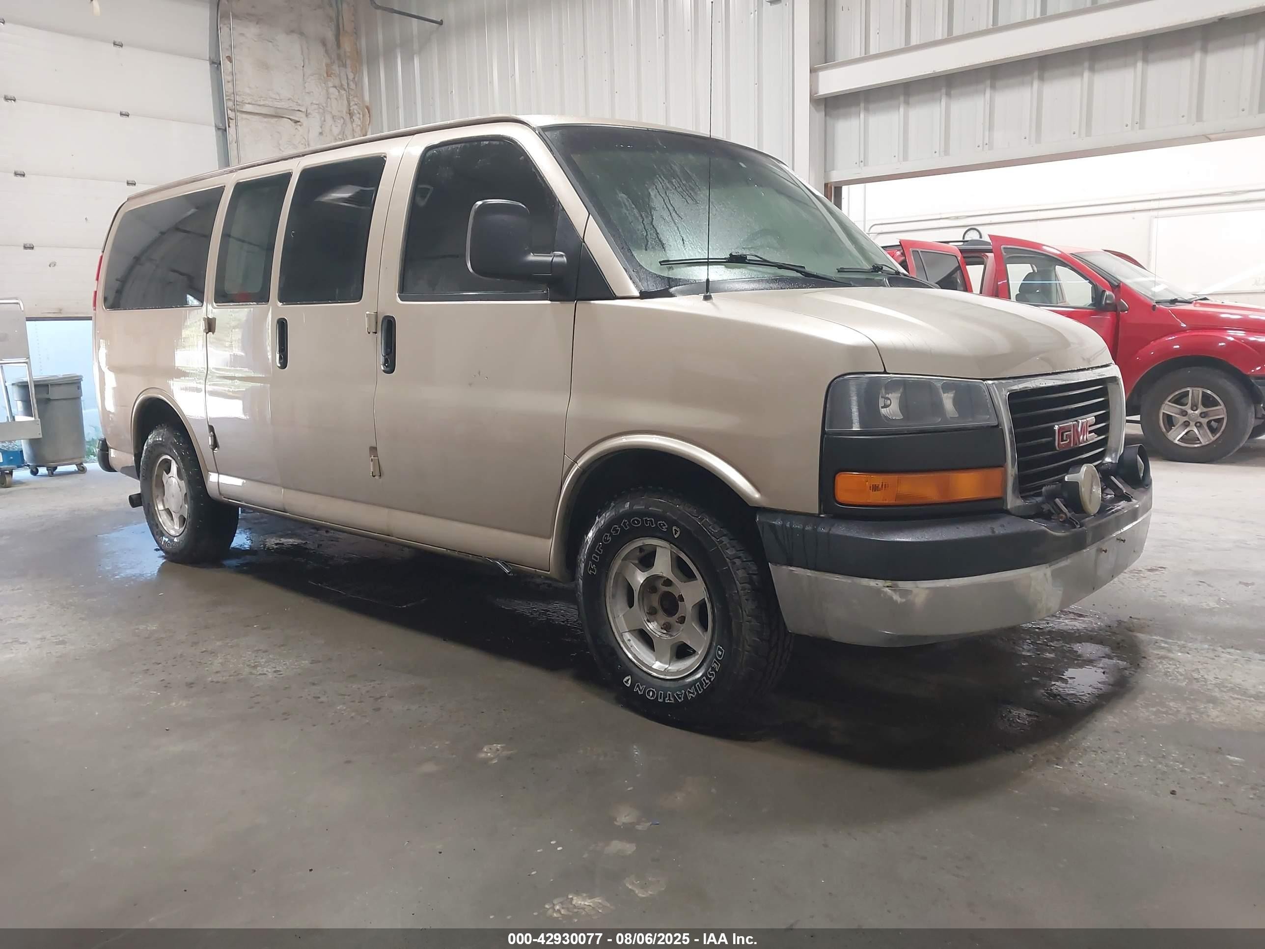 2007 GMC Savana, VIN 1GKFH15T071241531 — Rear end