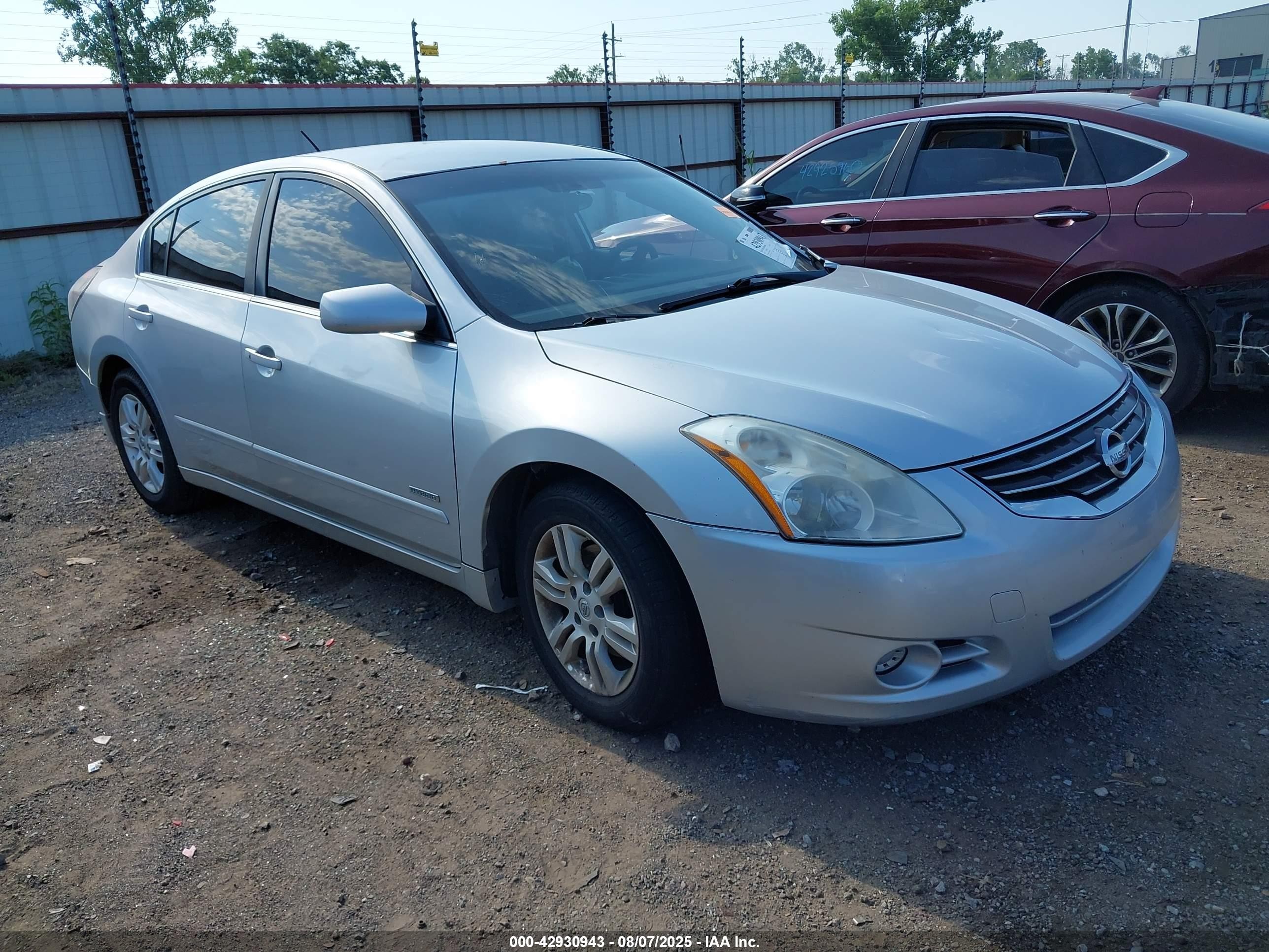 2011 Nissan Altima Hybrid, VIN 1N4CL2AP3BC146024 — Side