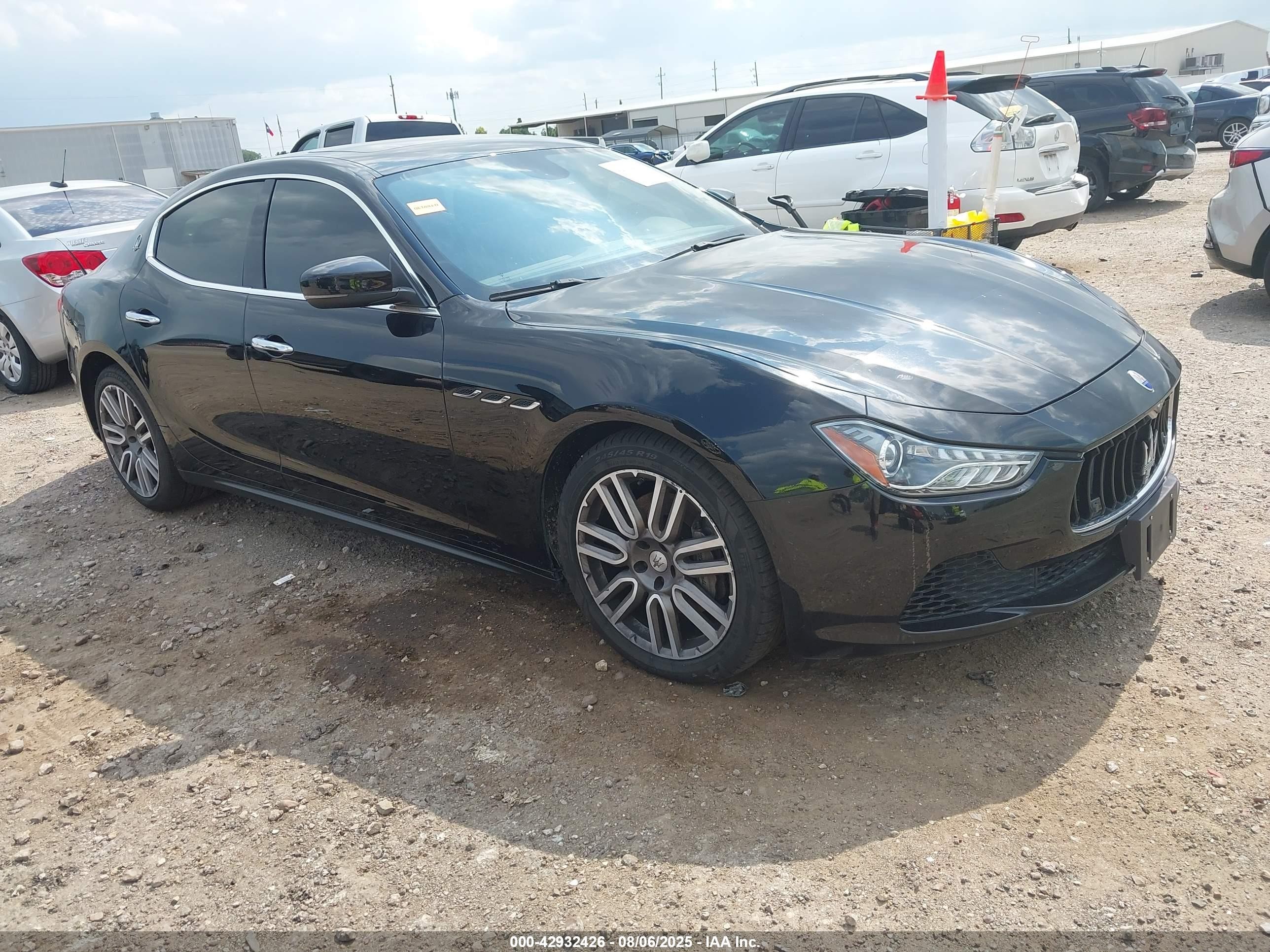2017 Maserati Ghibli, VIN ZAM57XSA0H1203438 — Пожар в моторном отсеке