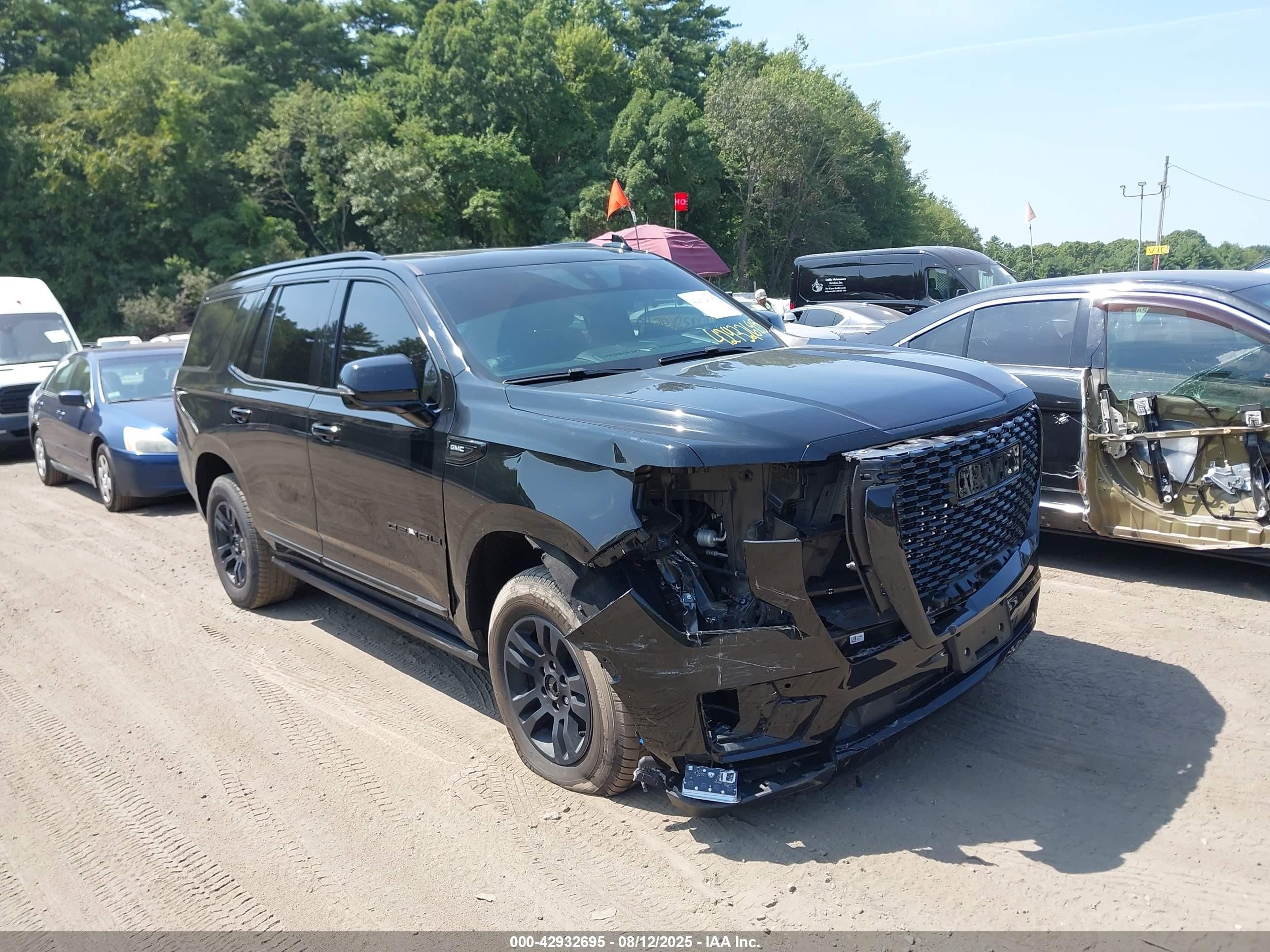 2021 GMC Yukon Denali, VIN 1GKS2DKL6MR158558 — Front end