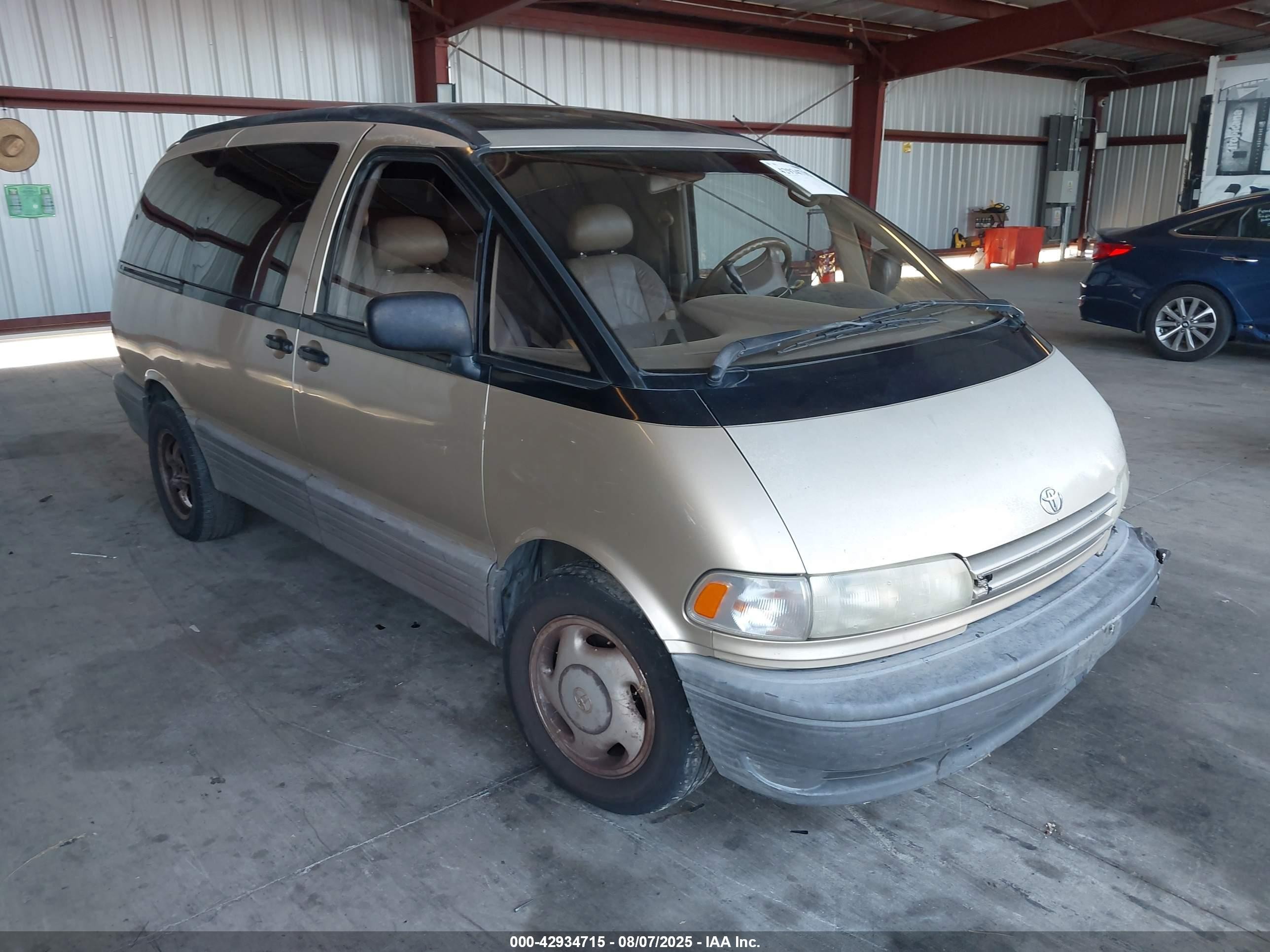 1997 Toyota Previa LE, VIN JT3GK13M9V1256351 — Front end