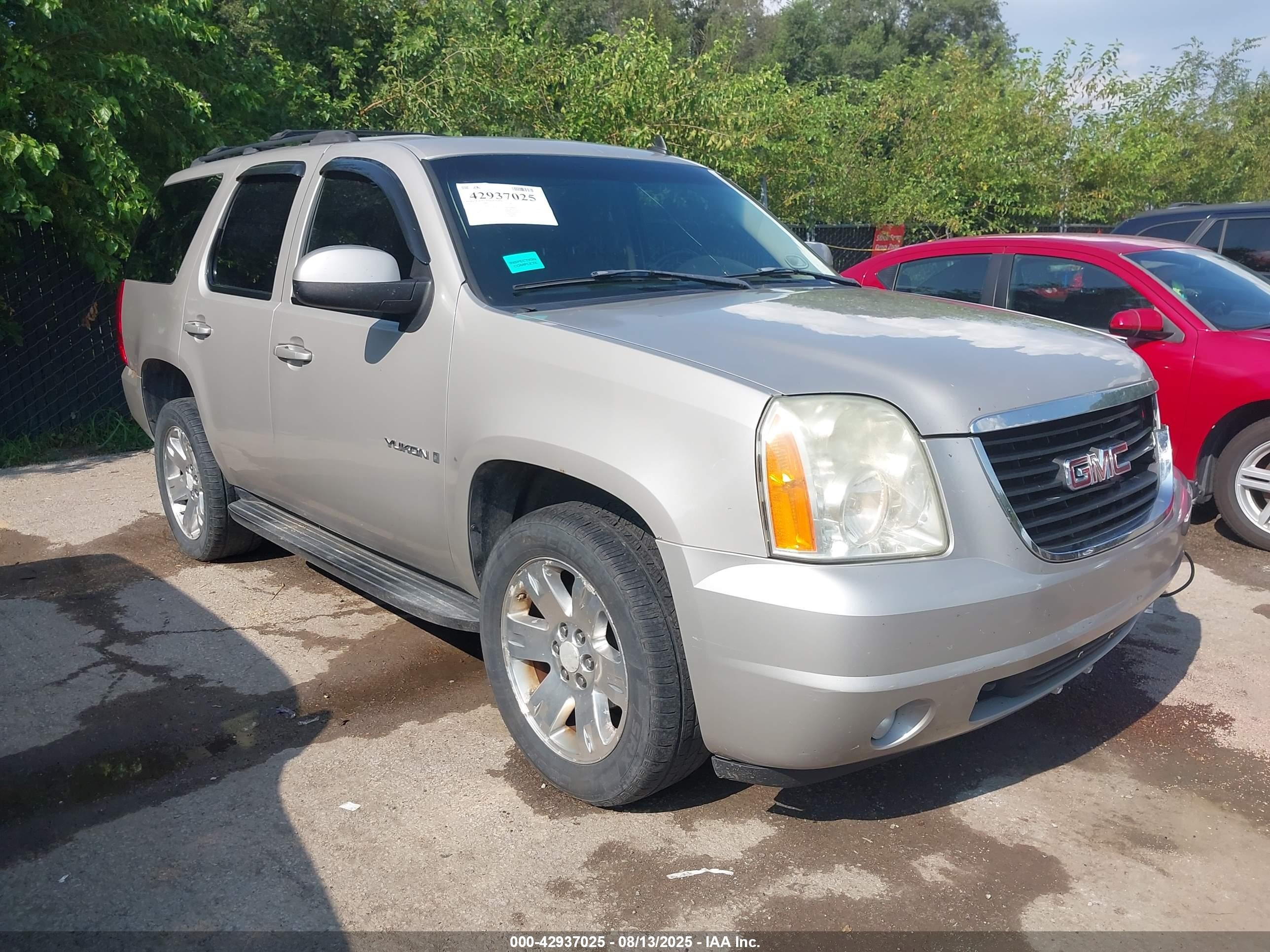 2007 GMC Yukon SLT, VIN 1GKFK13057J154363 — Front end