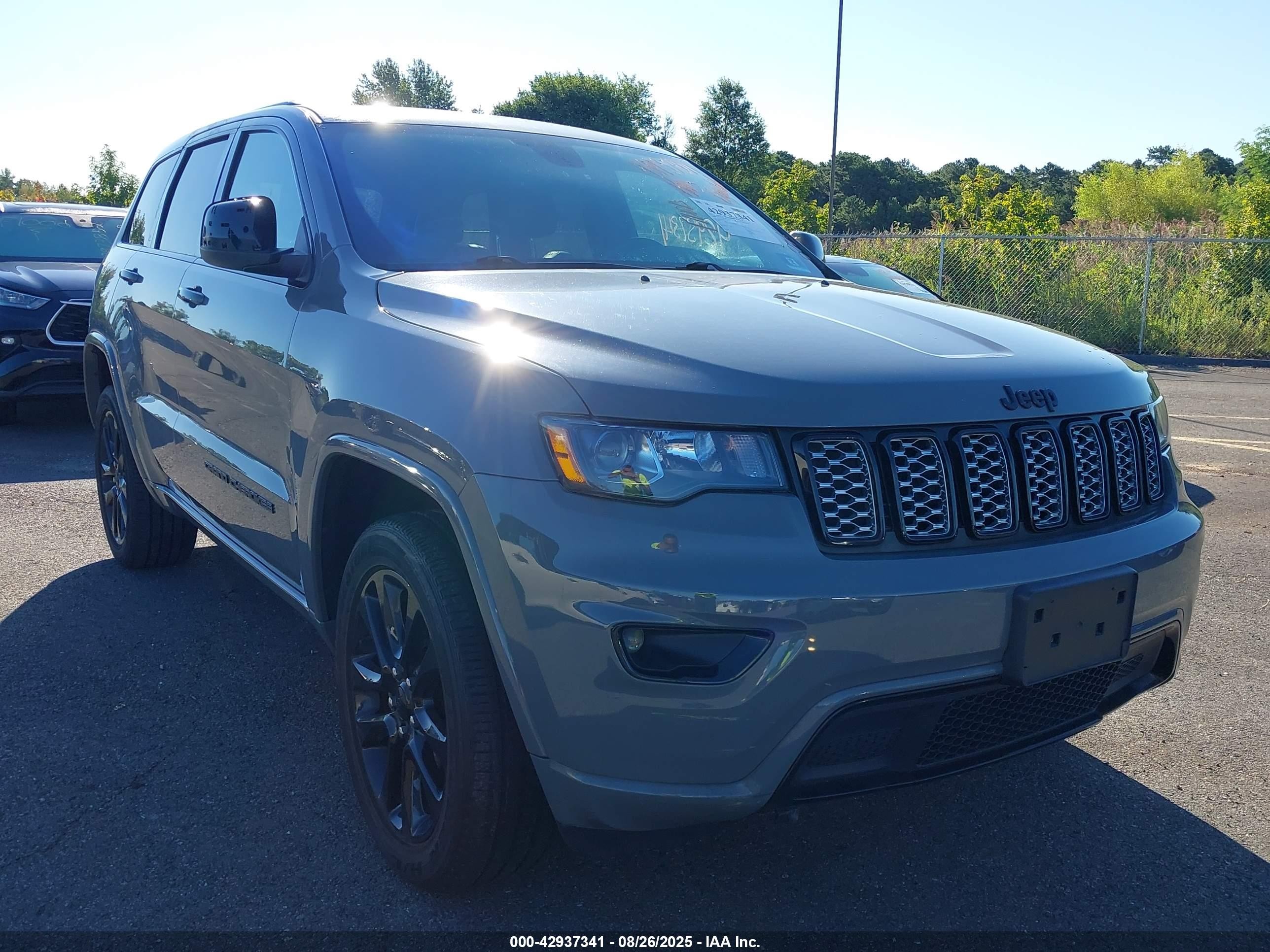 2020 Jeep Grand Cherokee Altitude, VIN 1C4RJFAG8LC299047 — Auction photo