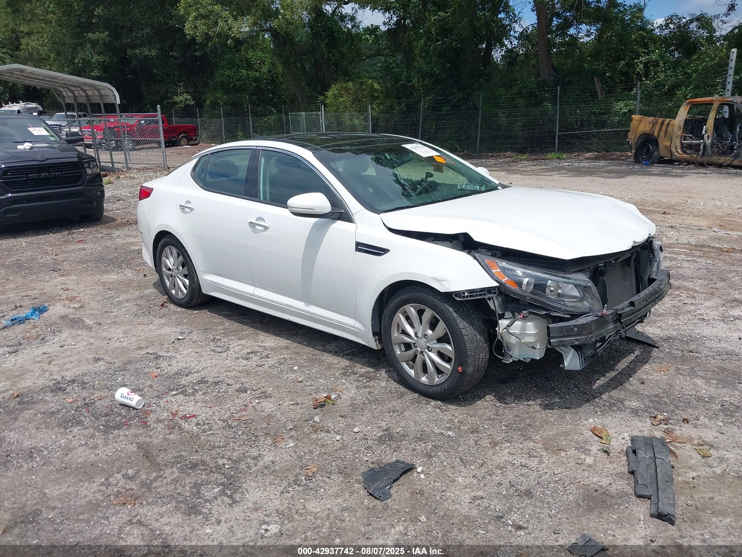 2015 Kia Optima EX, VIN 5XXGN4A7XFG512228 — Front end