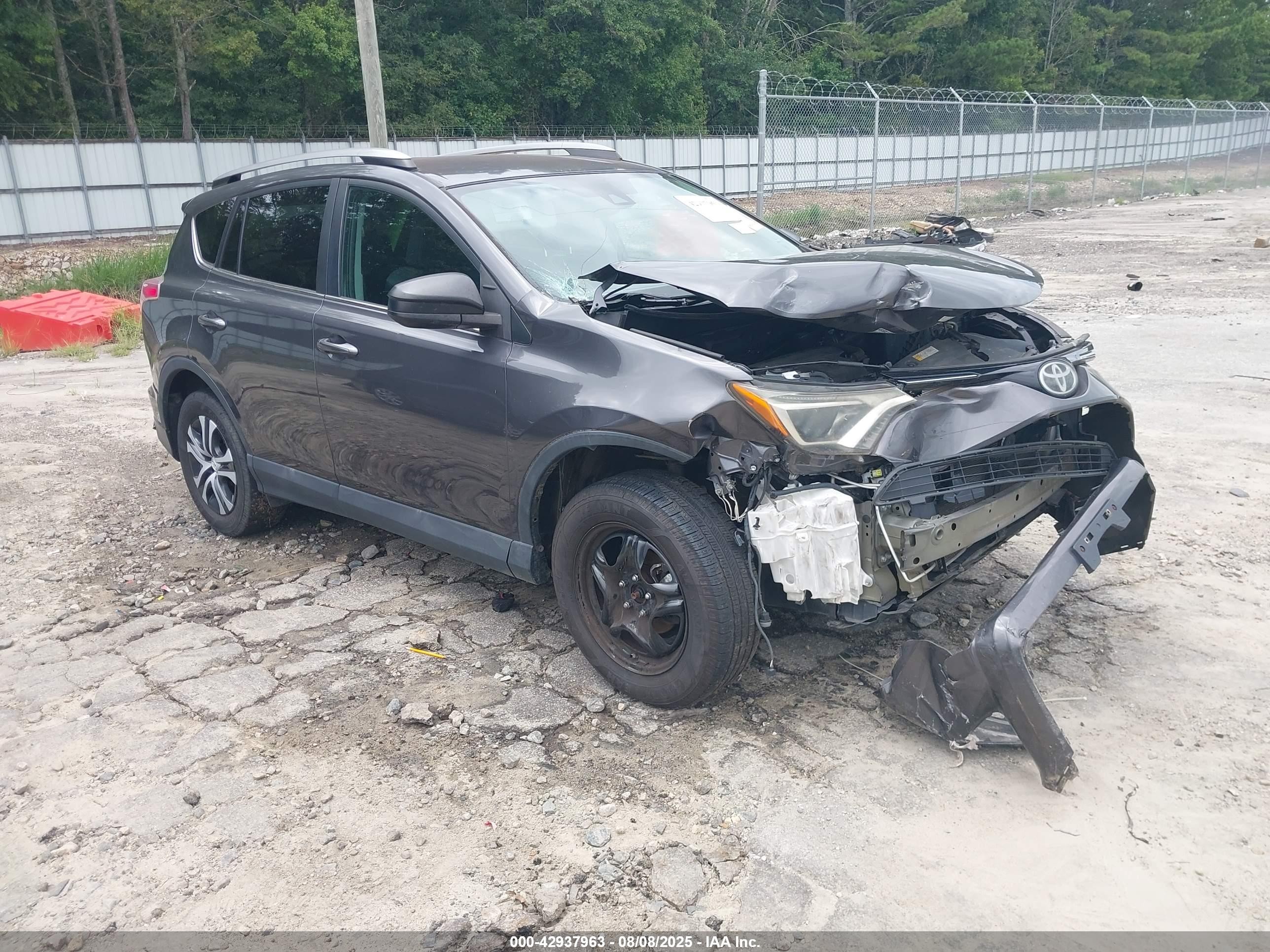 2017 Toyota RAV4 LE, VIN 2T3ZFREV6HW345605 — Front end