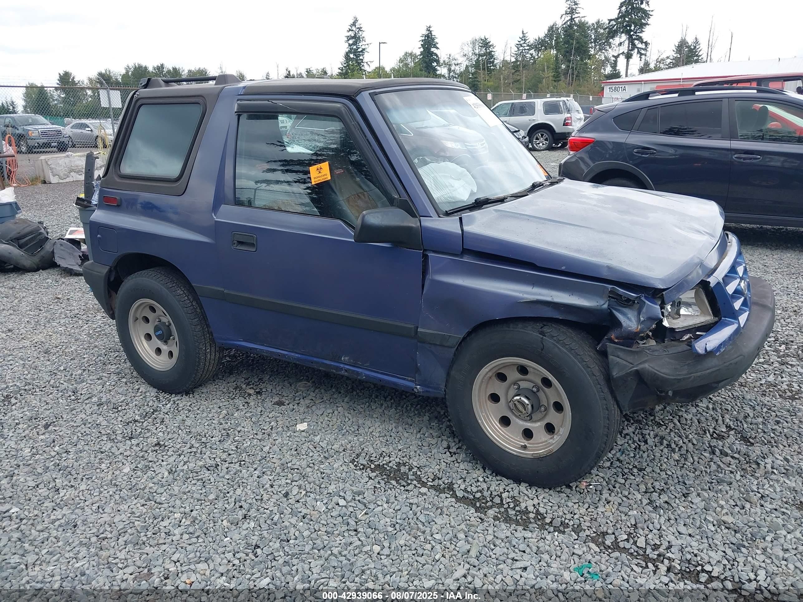 1996 Geo Tracker, VIN 2CNBJ1862T6954339 — Front end