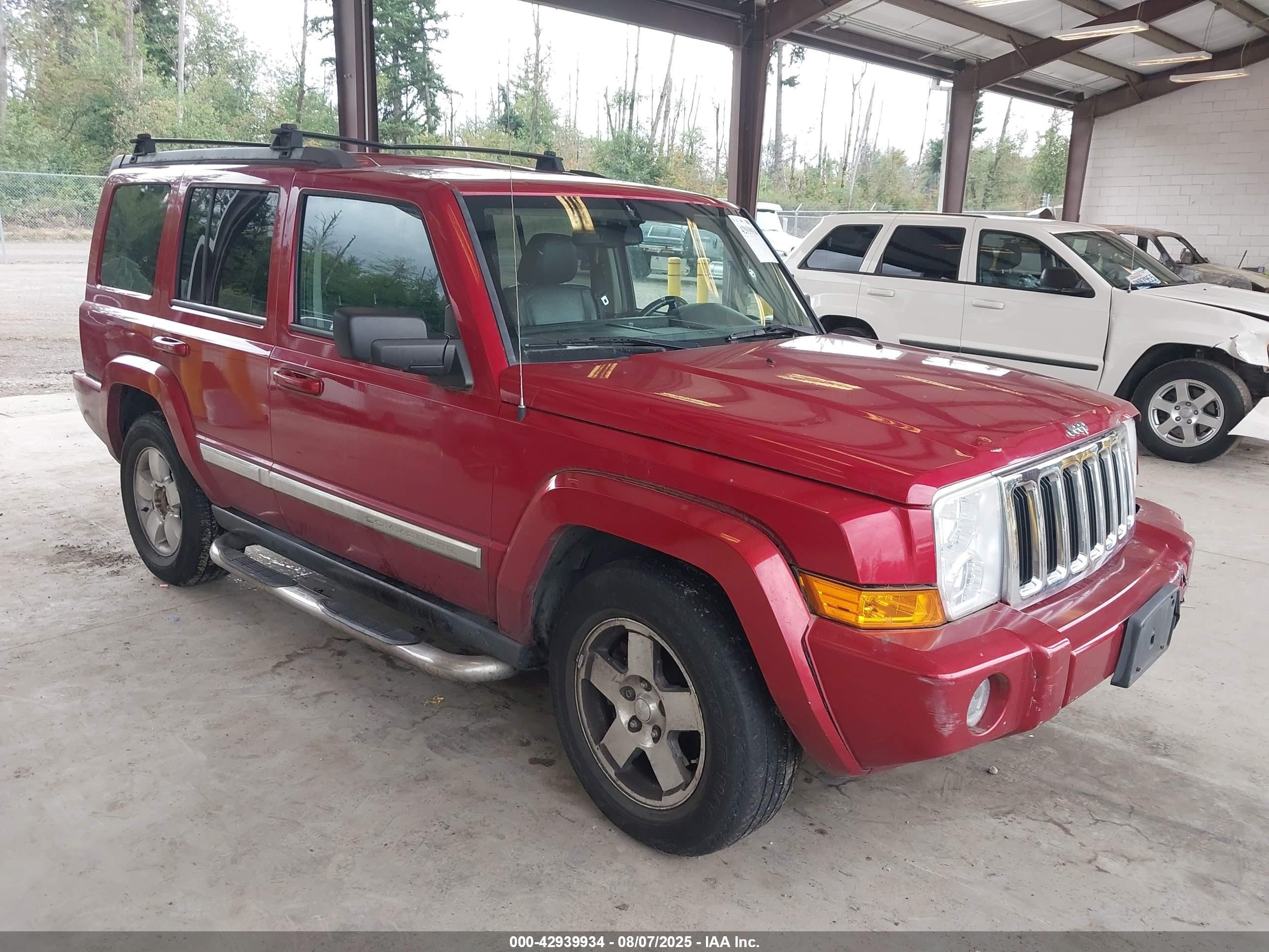 2010 Jeep Commander Sport, VIN 1J4RG4GT1AC113413 — Front end