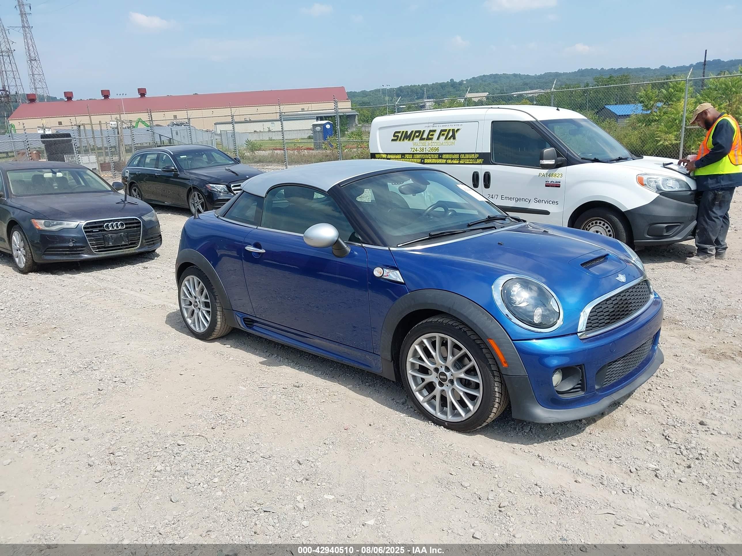 2012 MINI Coupe S, VIN WMWSX3C57CT154752 — Бок