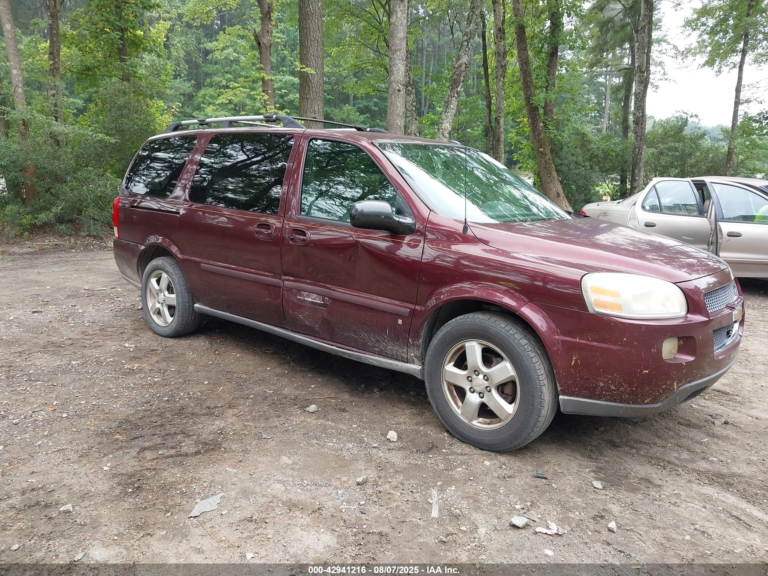 2008 Chevrolet Uplander 1LT, VIN 1GNDV33158D209951 — Side