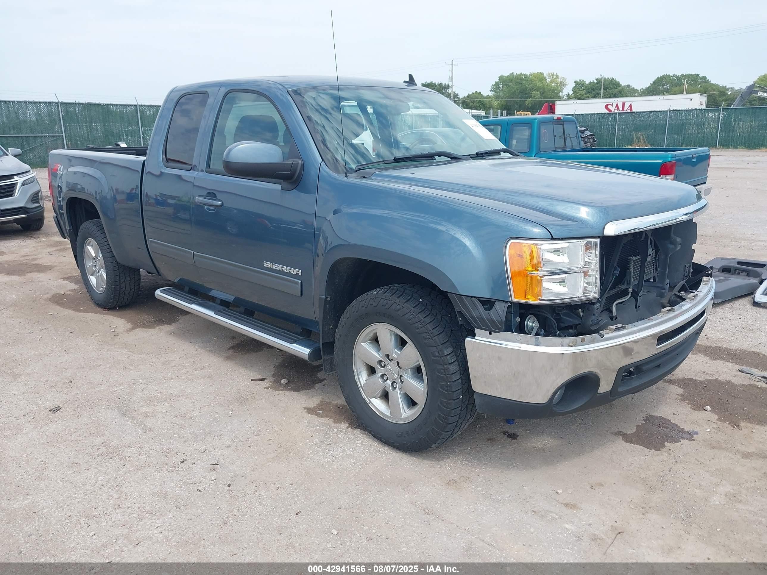 2013 GMC Sierra 1500 SLT, VIN 1GTR2WE73DZ219384 — Rear end