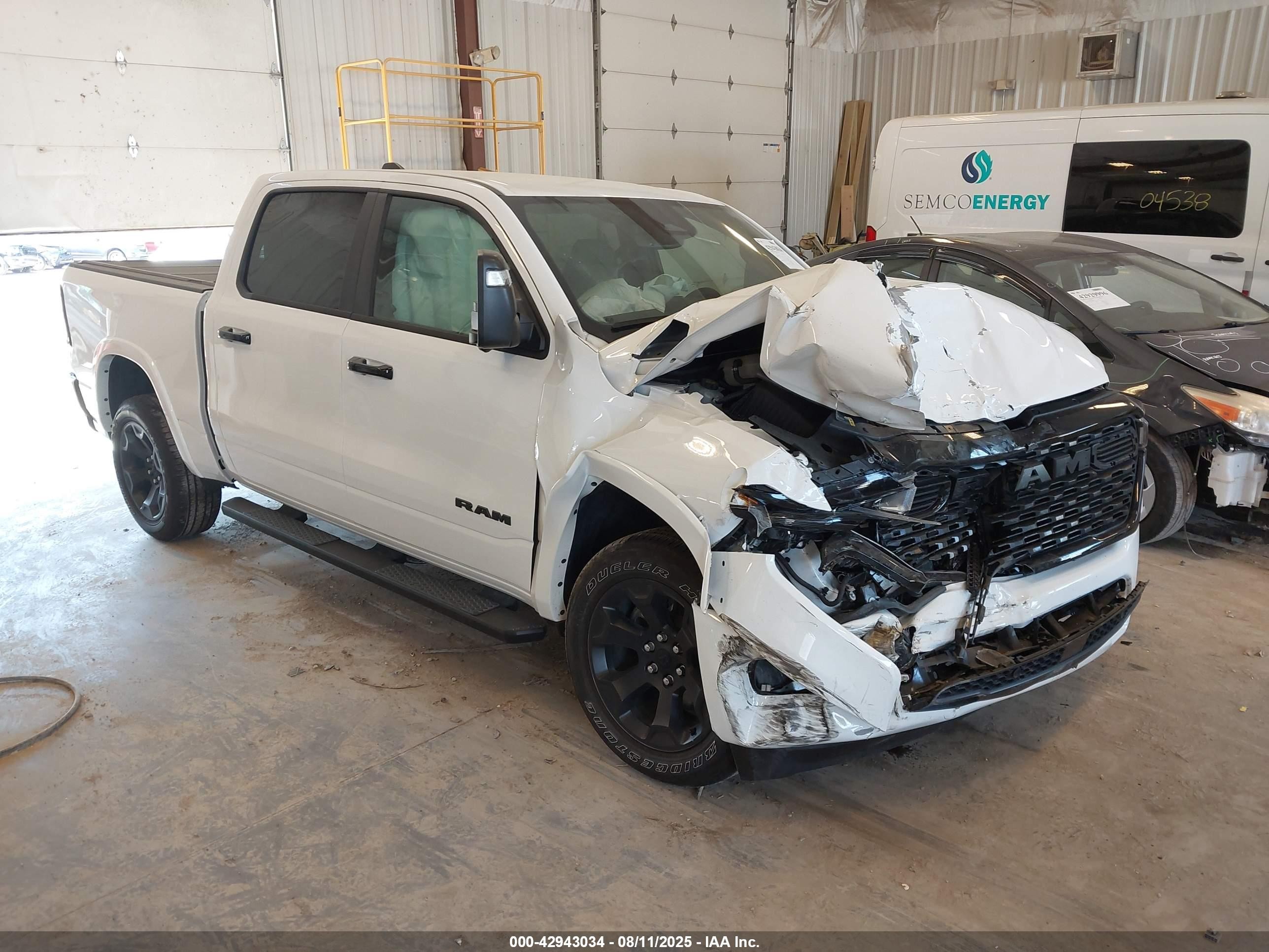 2025 Ram 1500 Big Horn, VIN 1C6SRFFPXSN683800 — Перед
