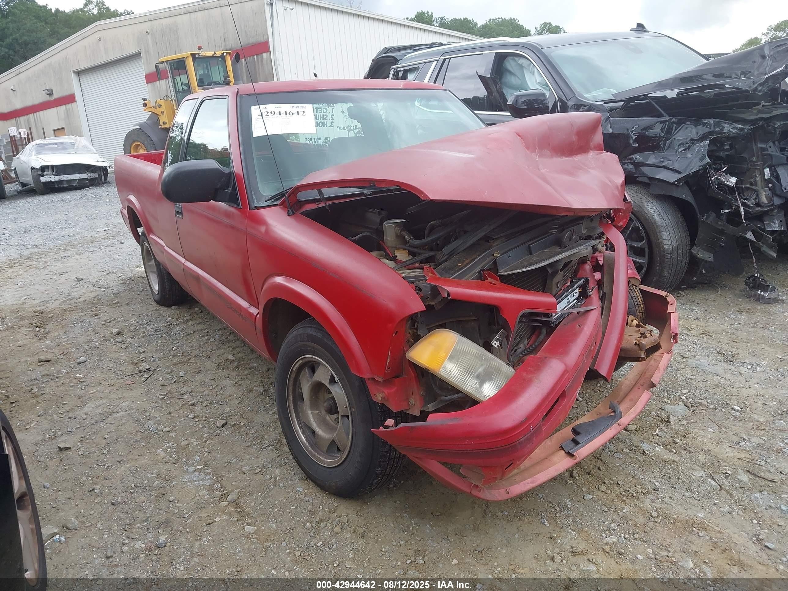 1994 GMC Sonoma, VIN 1GTCS19Z1RK504170 — Front end