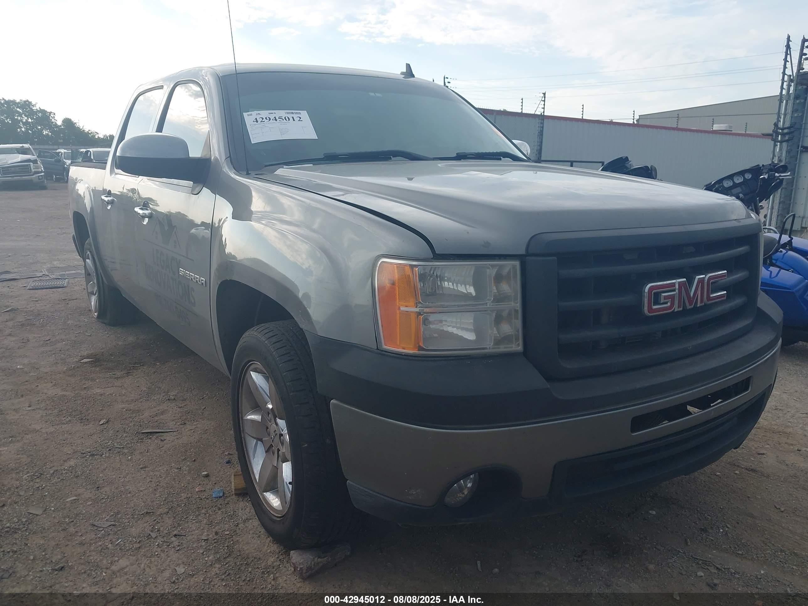 2013 GMC Sierra 1500 SLE, VIN 3GTP1VE08DG293701 — Side