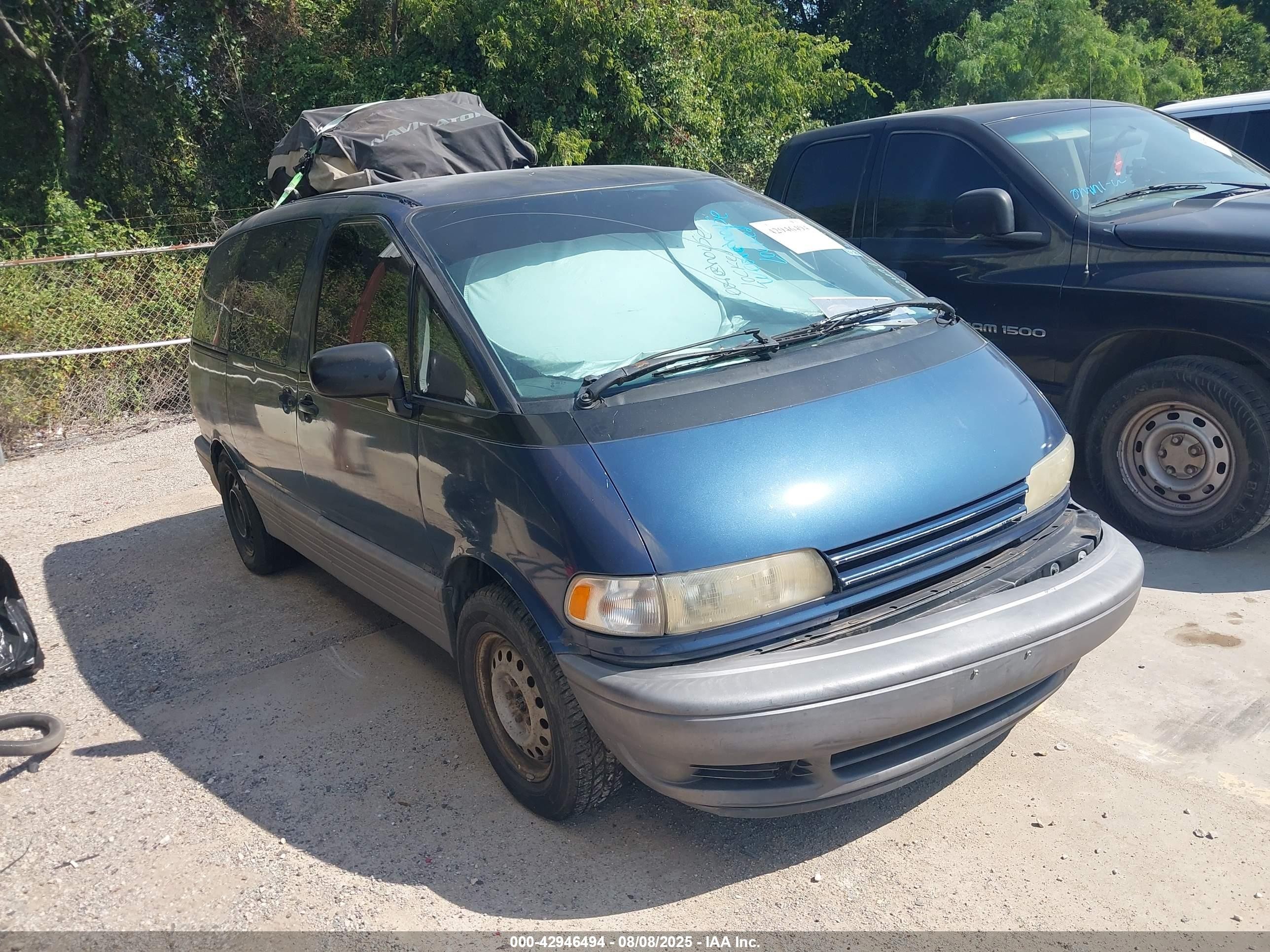 1991 Toyota Previa, VIN JT3AC22S1M0011881 — Front end