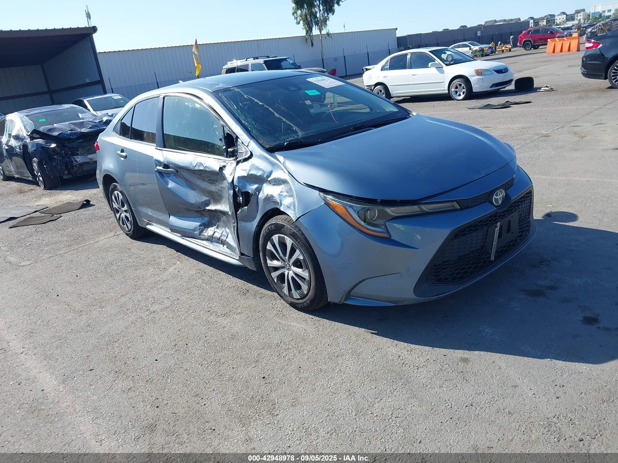 2021 Toyota Corolla Hybrid LE, VIN JTDEAMDE5MJ011110 — Side