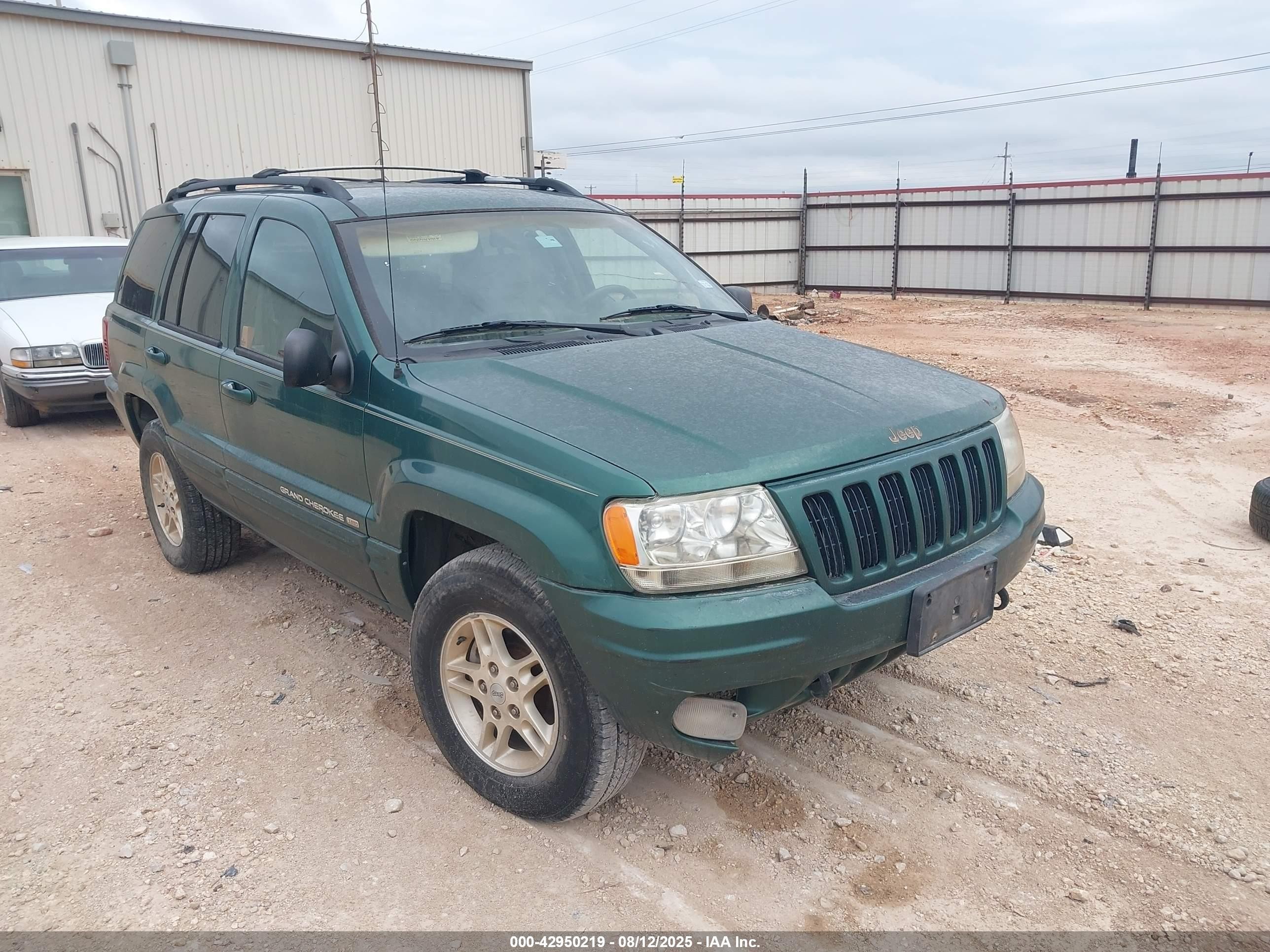 1999 Jeep Grand Cherokee Limited, VIN 1J4GW68N7XC752765 — Front end
