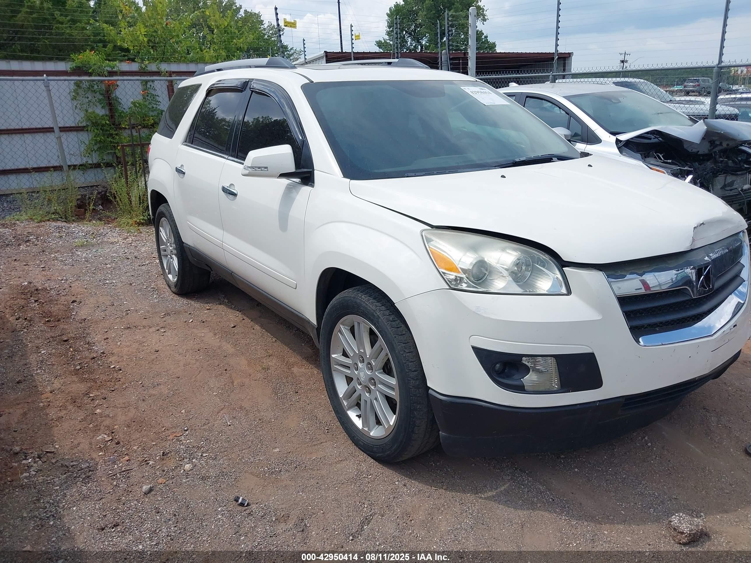 2010 Saturn Outlook, VIN 5GZLRWED1AJ209405 — Front end