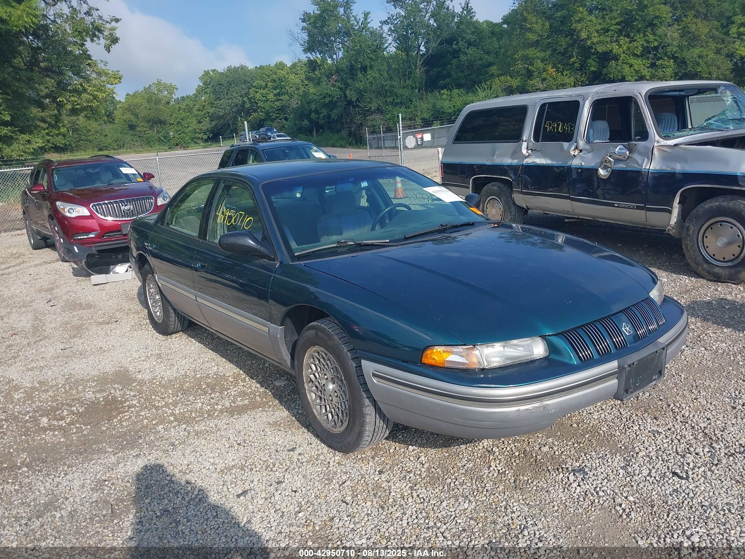 1994 Chrysler Concorde, VIN 2C3EL56T2RH240918 — Бок
