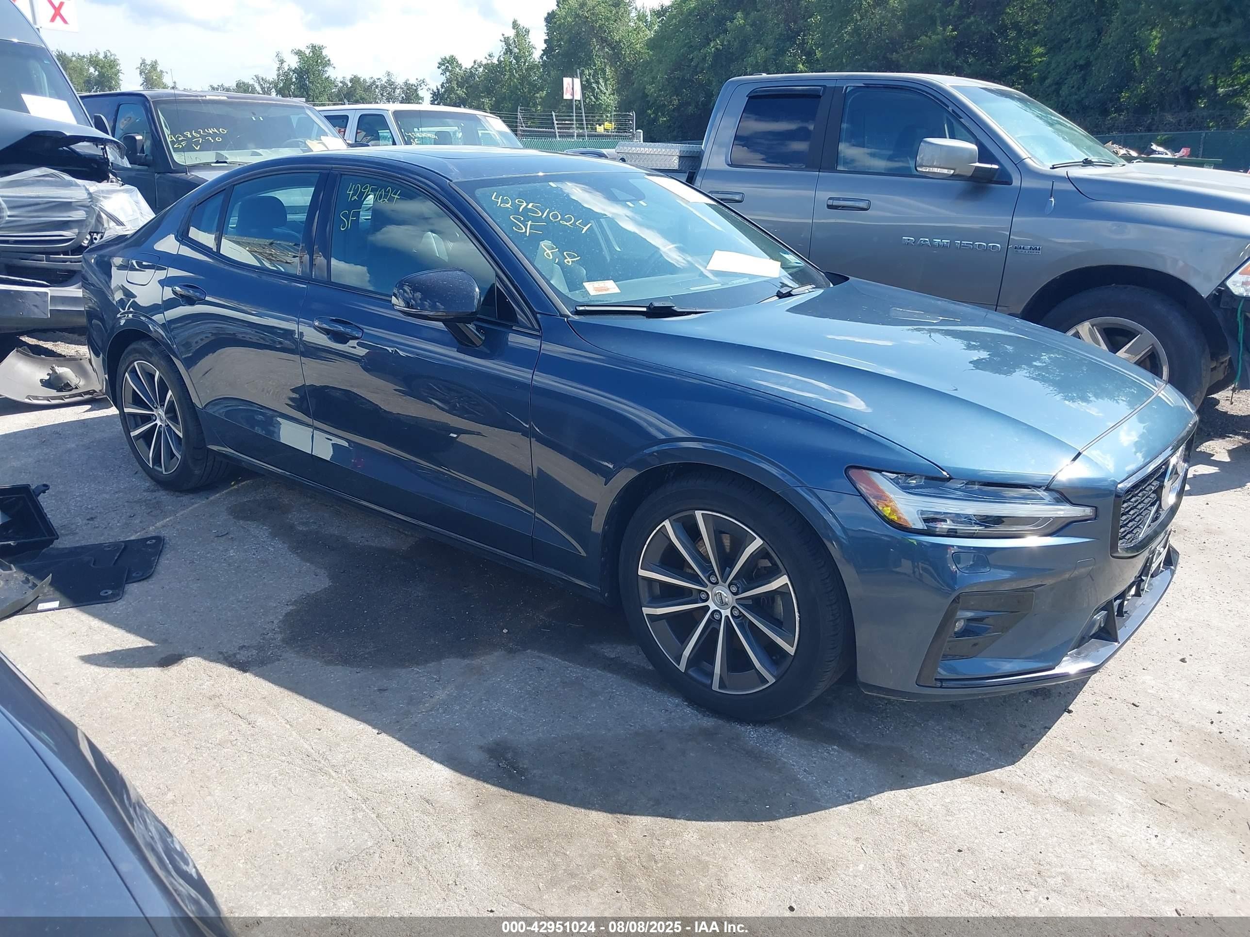 2022 Volvo S60 Momentum, VIN 7JRL12FZ4NG153847 — Storm