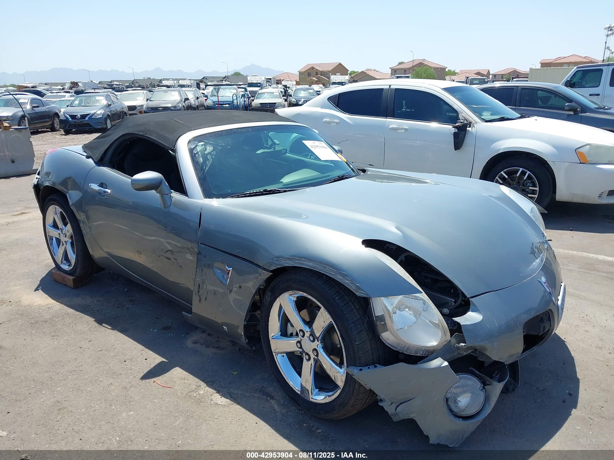 2007 Pontiac Solstice, VIN 1G2MB35B07Y133851 — Side