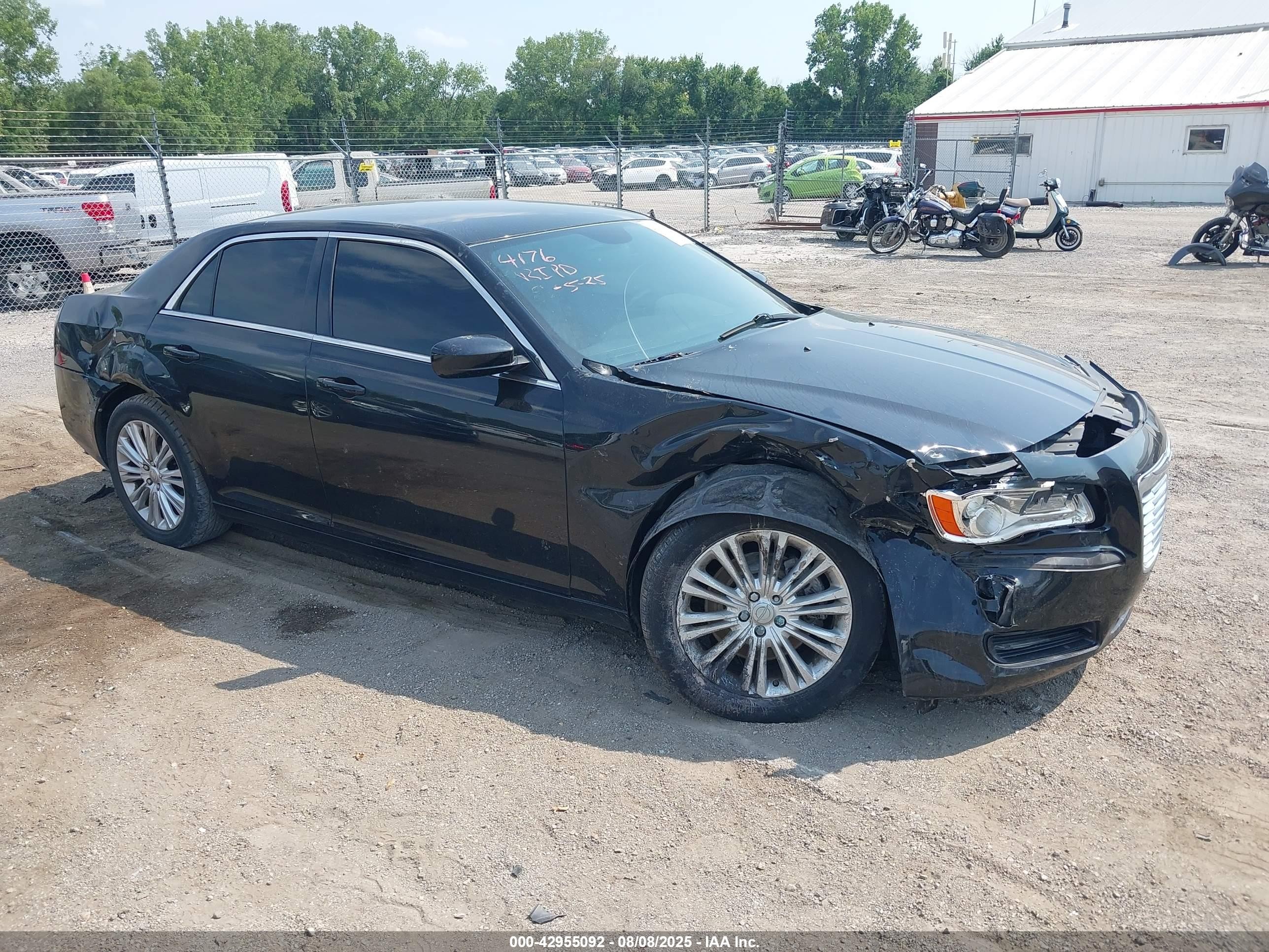 2014 Chrysler 300, VIN 2C3CCARGXEH265042 — Перед