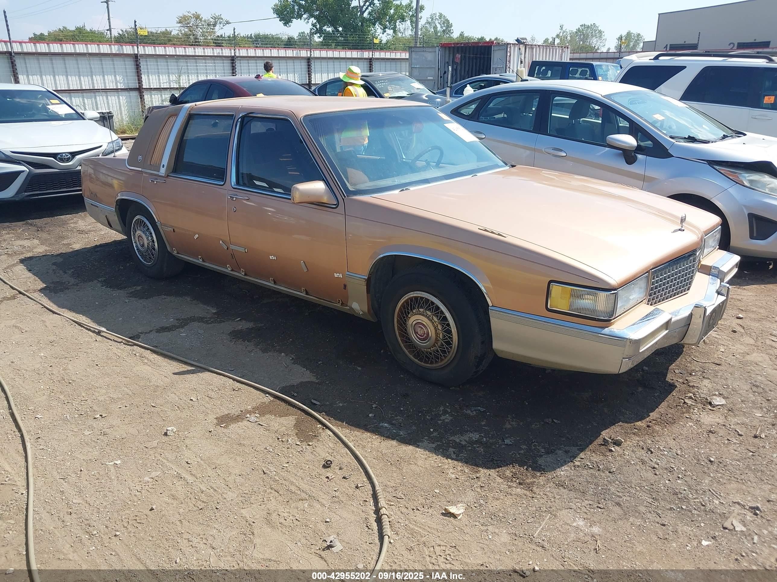 1990 Cadillac DeVille, VIN 1G6CD5332L4223791 — Side