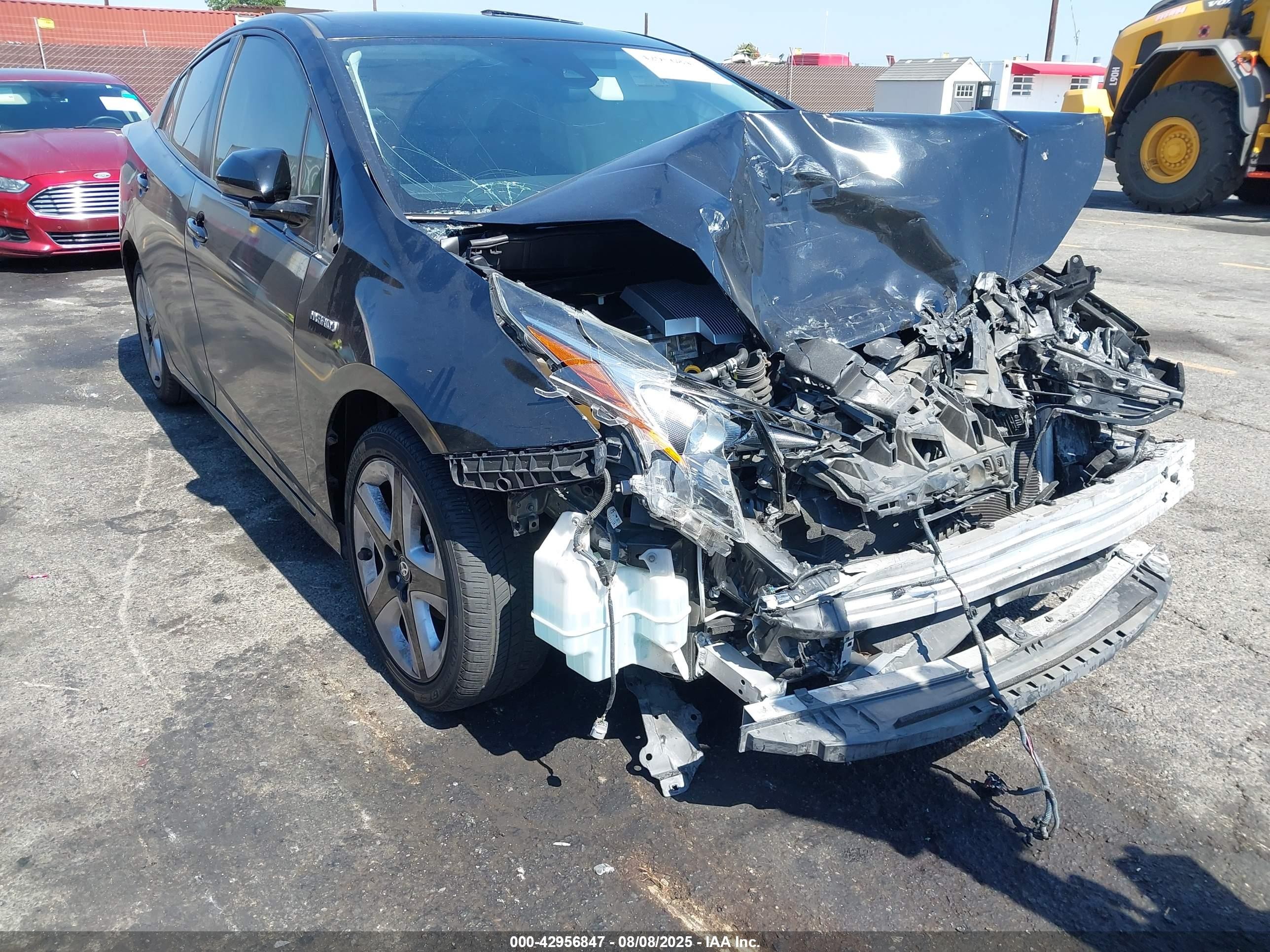 2017 Toyota Prius Three, VIN JTDKARFU6H3042641 — Front end