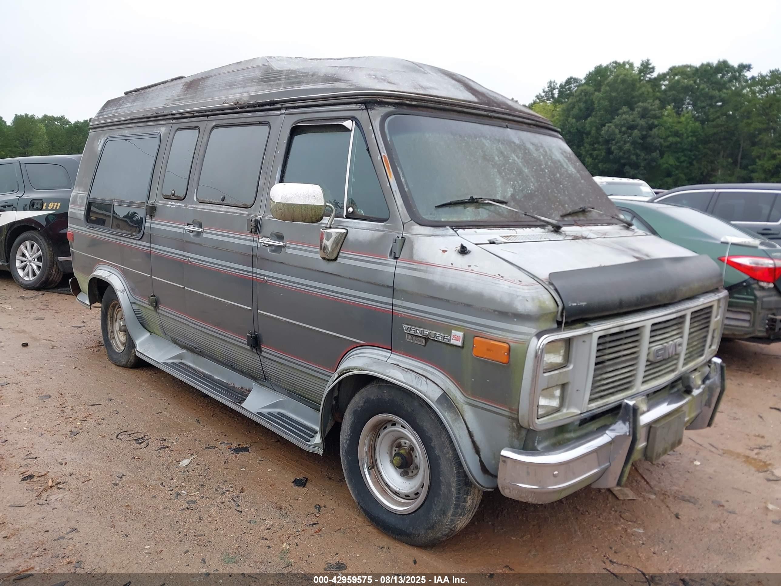 1989 GMC Vandura, VIN 1GDEG25KXK7513172 — Normal wear