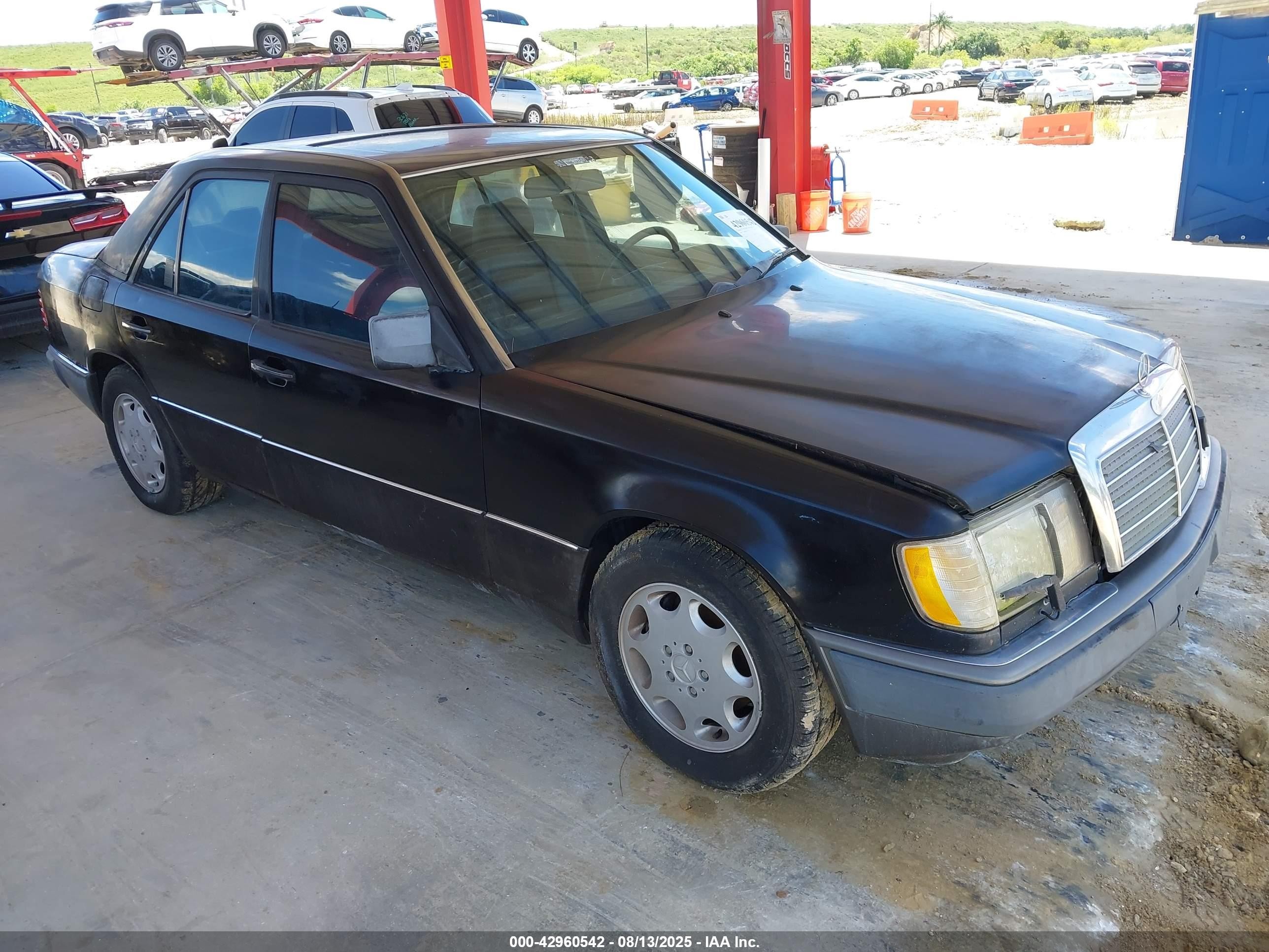 1993 Mercedes-Benz 400 E, VIN WDBEA34E4PB913254 — Normal wear